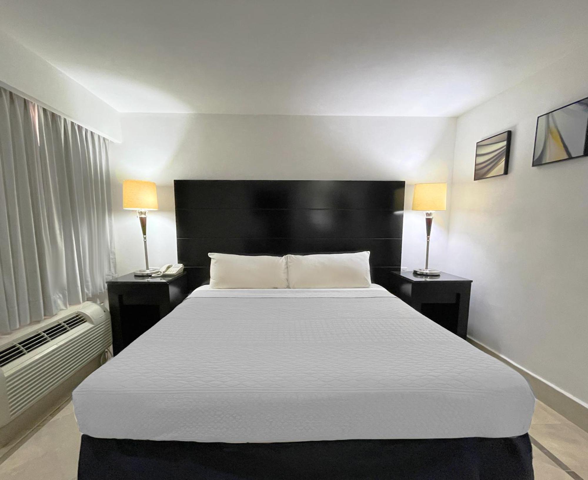 1 King Bed, Standard, Non-Smoking,1641743390:JPEG