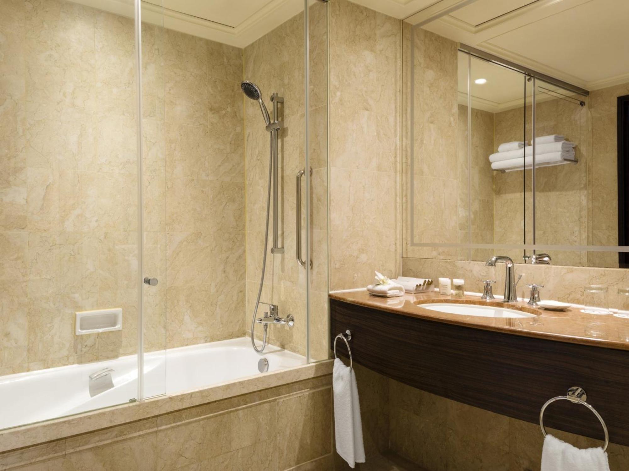 Deluxe Seaview Twin Room