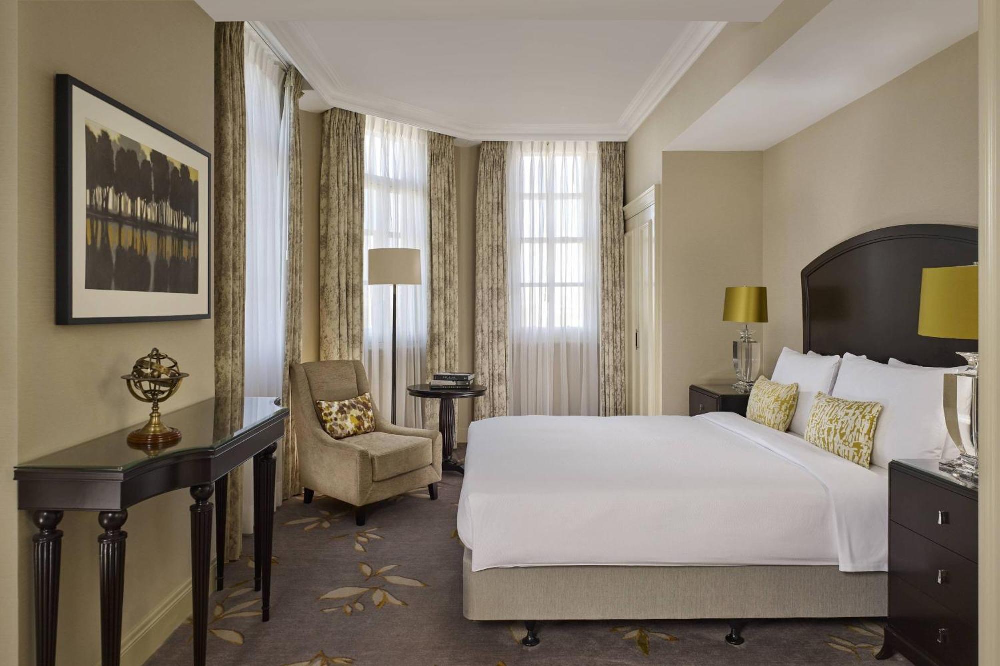 Deluxe Suite, 1 Queen,1706581999:JPEG