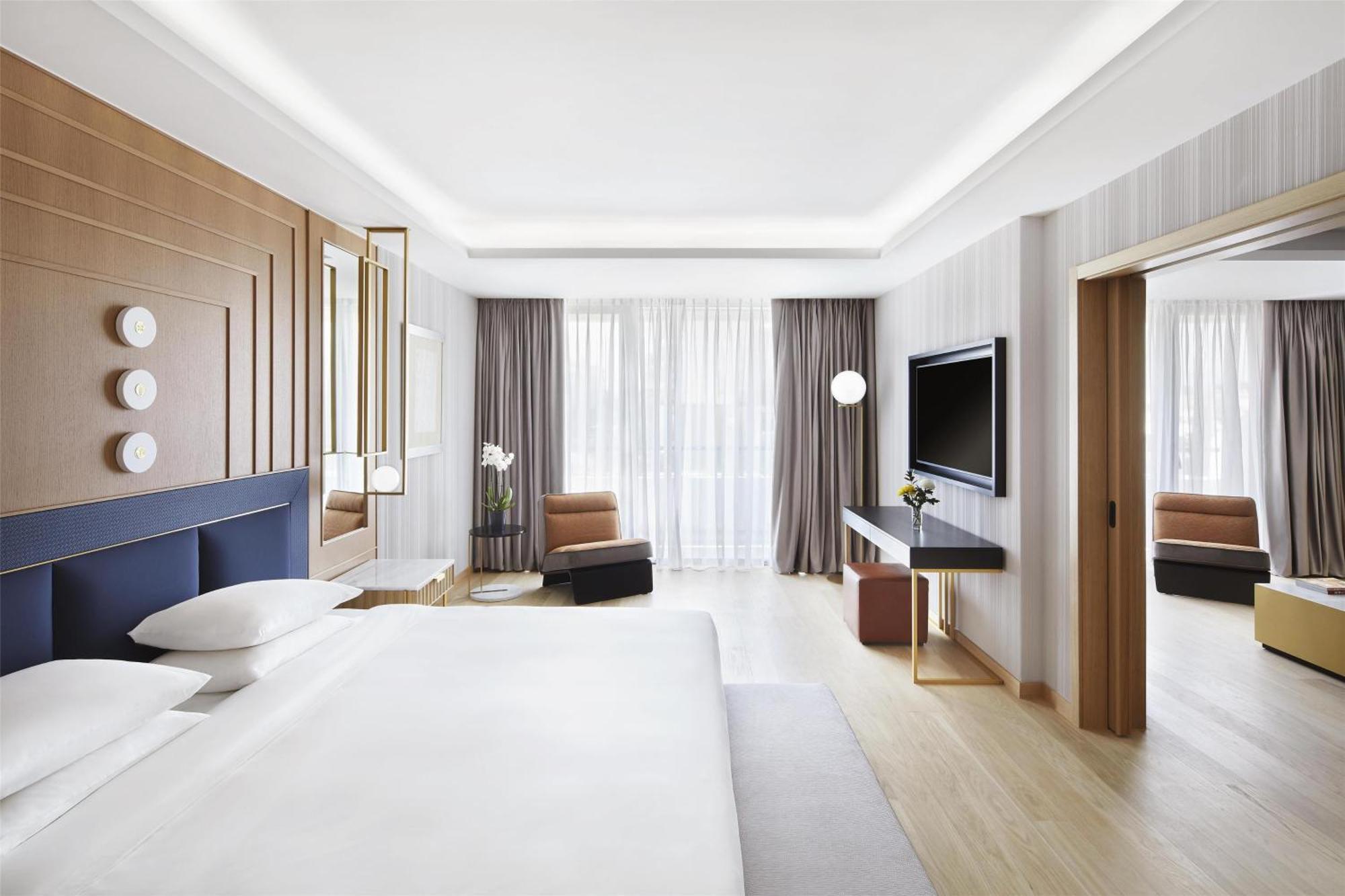 Bi-Level King Suite
