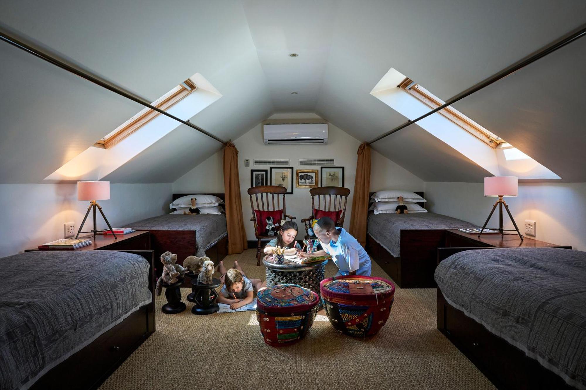 Suite,1706843749:JPEG