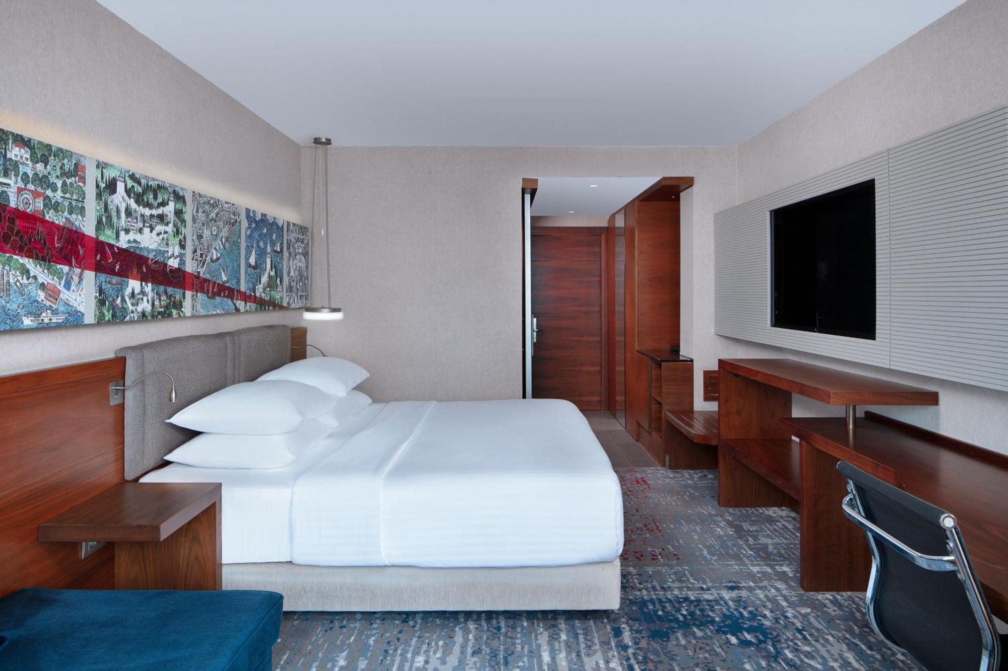 Deluxe King Room City View
