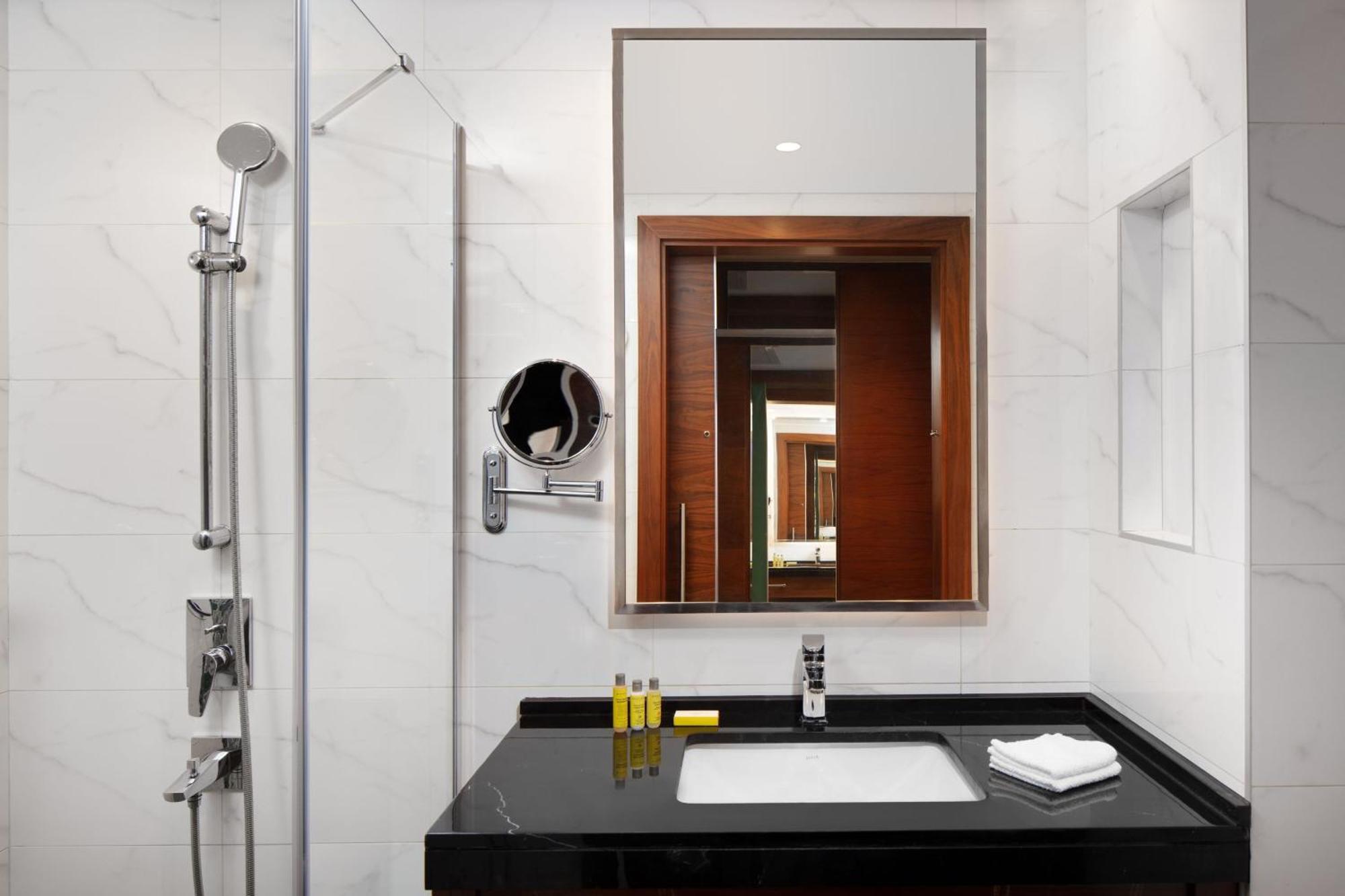 Deluxe King Room City View