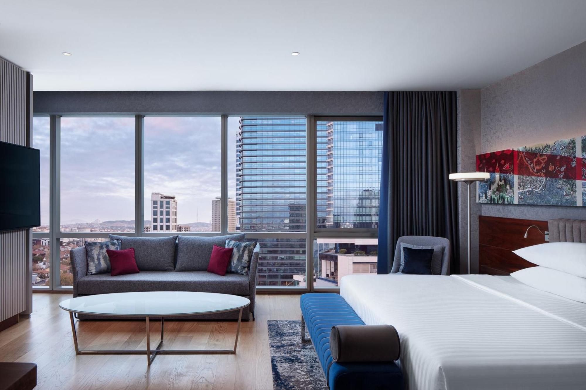 Corner Deluxe Room City View Club Lounge Access