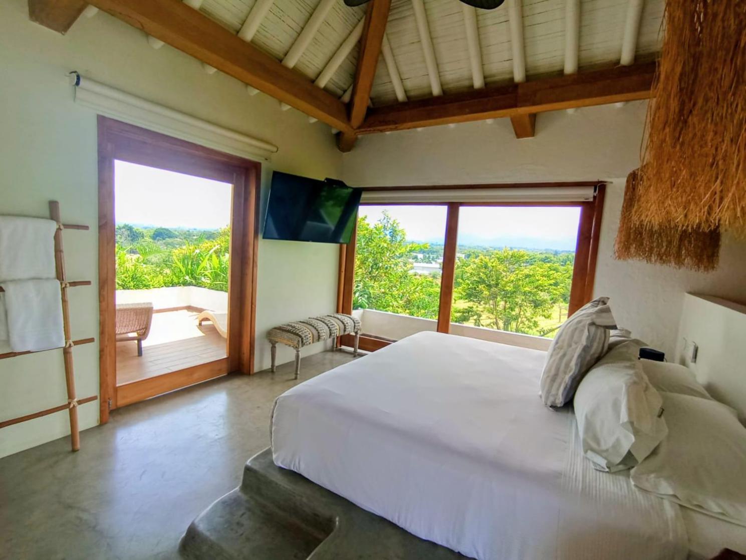 Deluxe King Suite