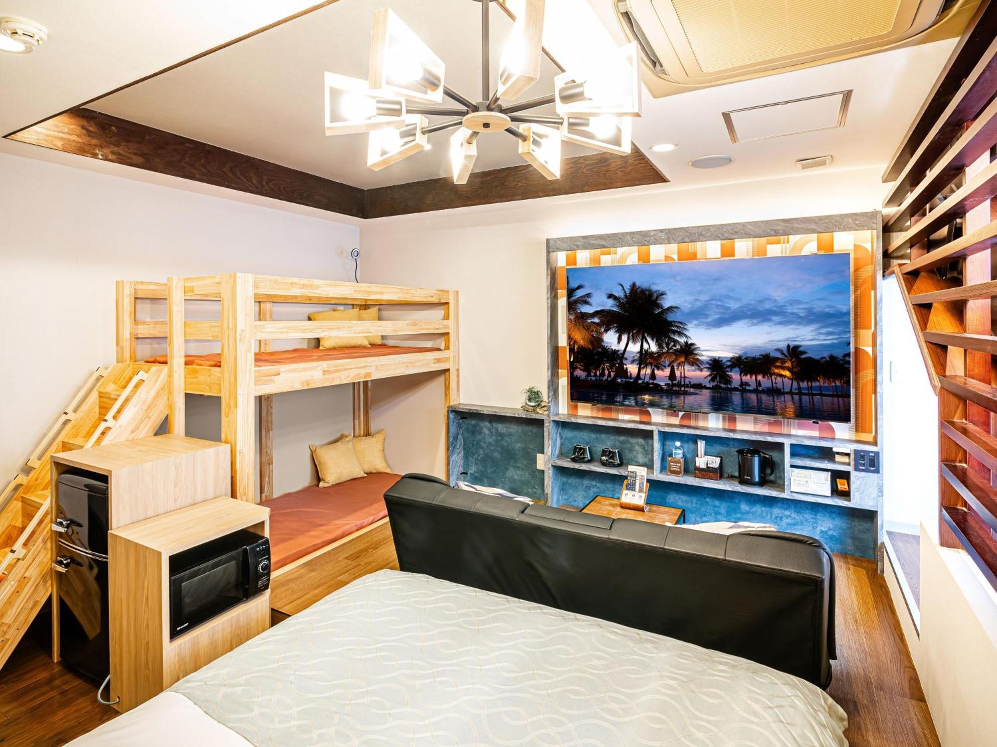 Suite 3 Beds Room Non-Smoking