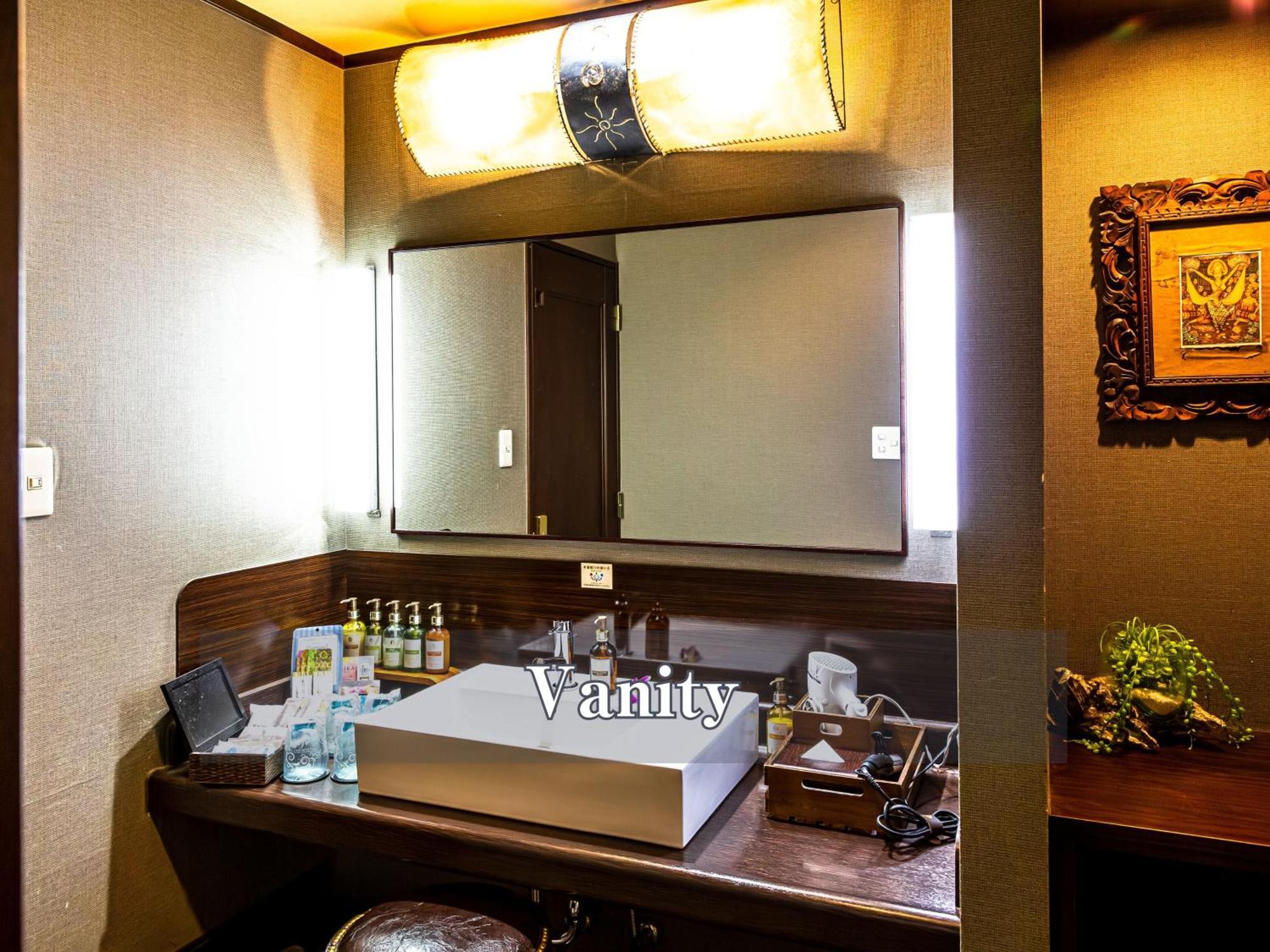 Suite 3 Beds Room Non-Smoking
