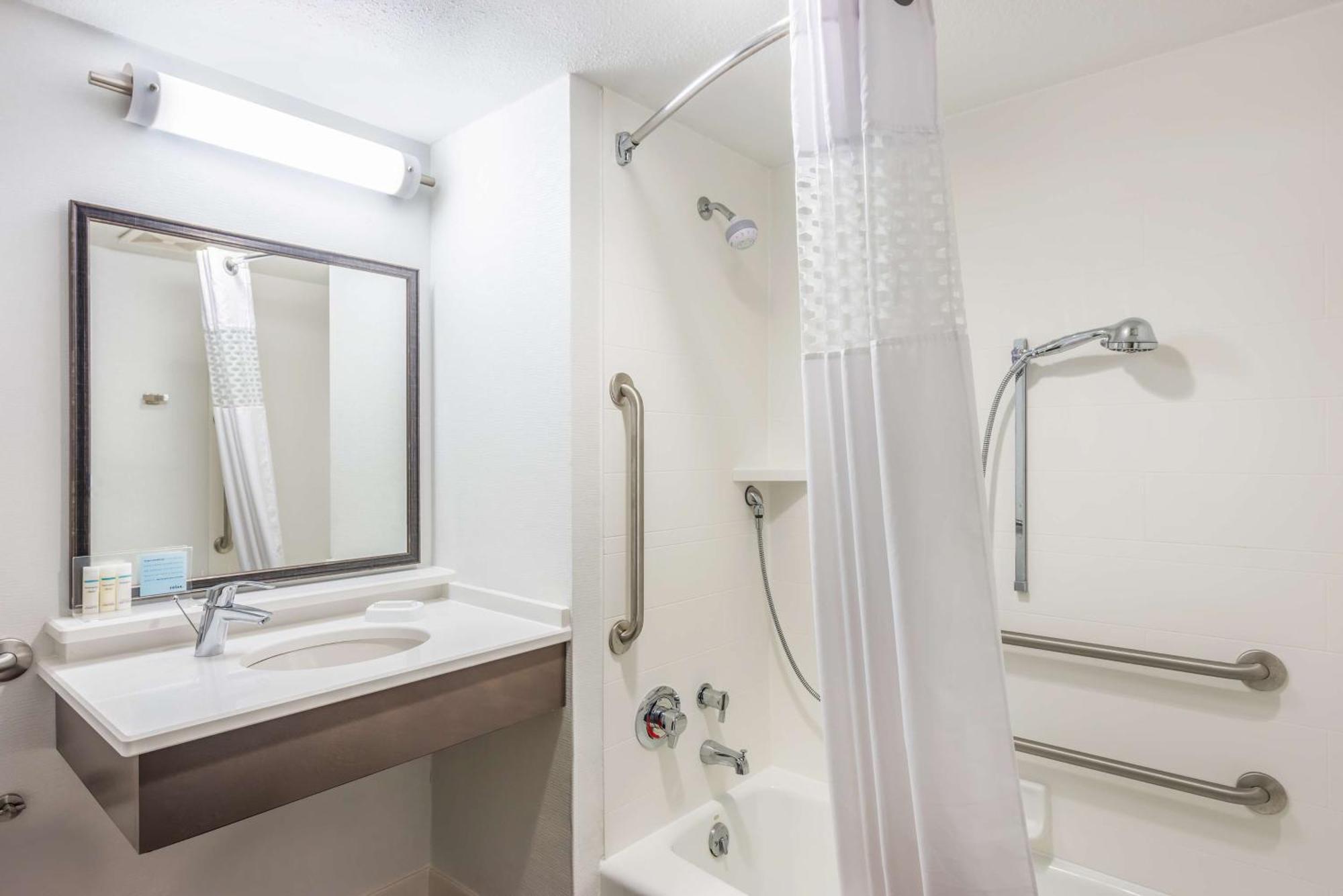 Queen Room Two Queen Beds Mobility Access or Non-Smoking