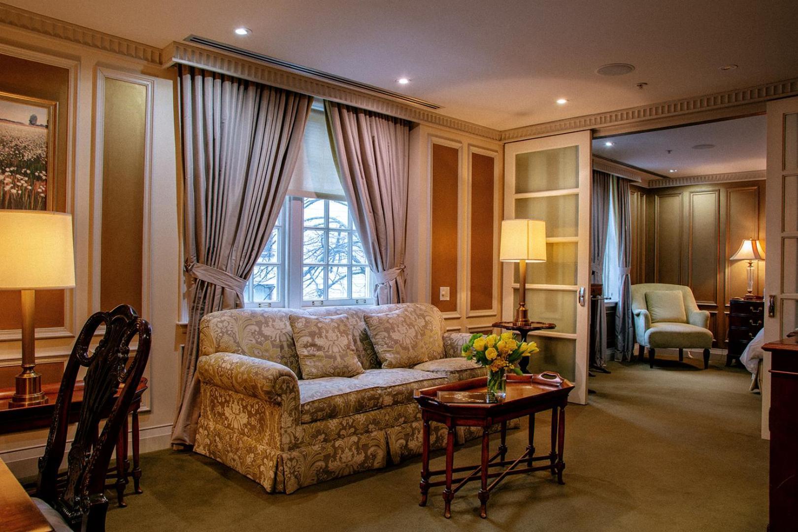 Deluxe One-Bedroom Suite
