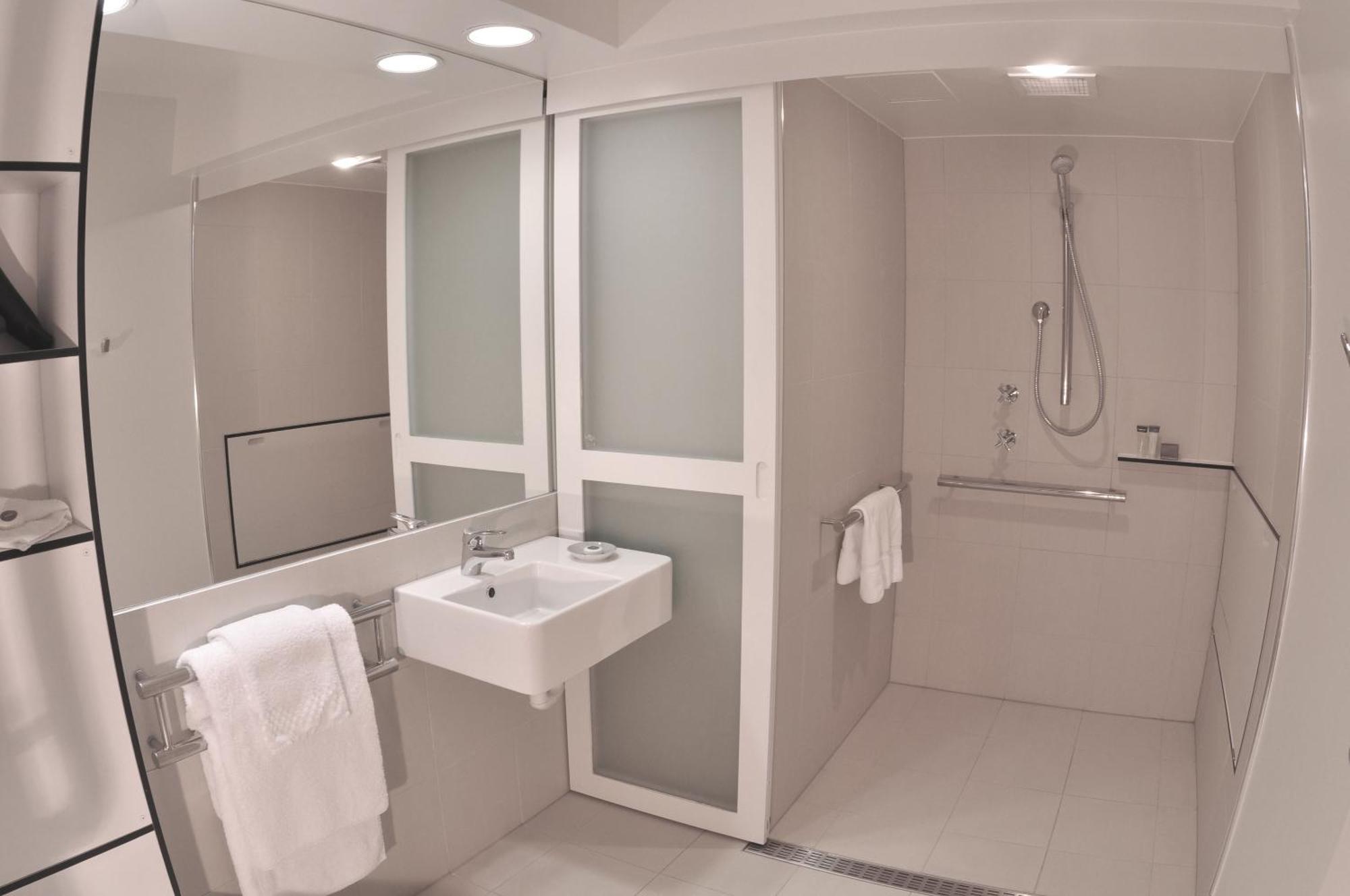 Standard King Suite Accessible