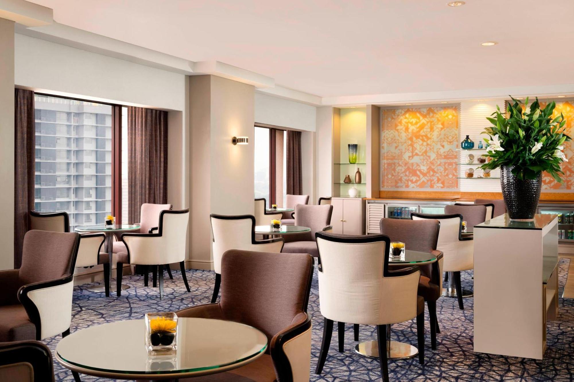 1 King Bed City View Club Lounge Access Room