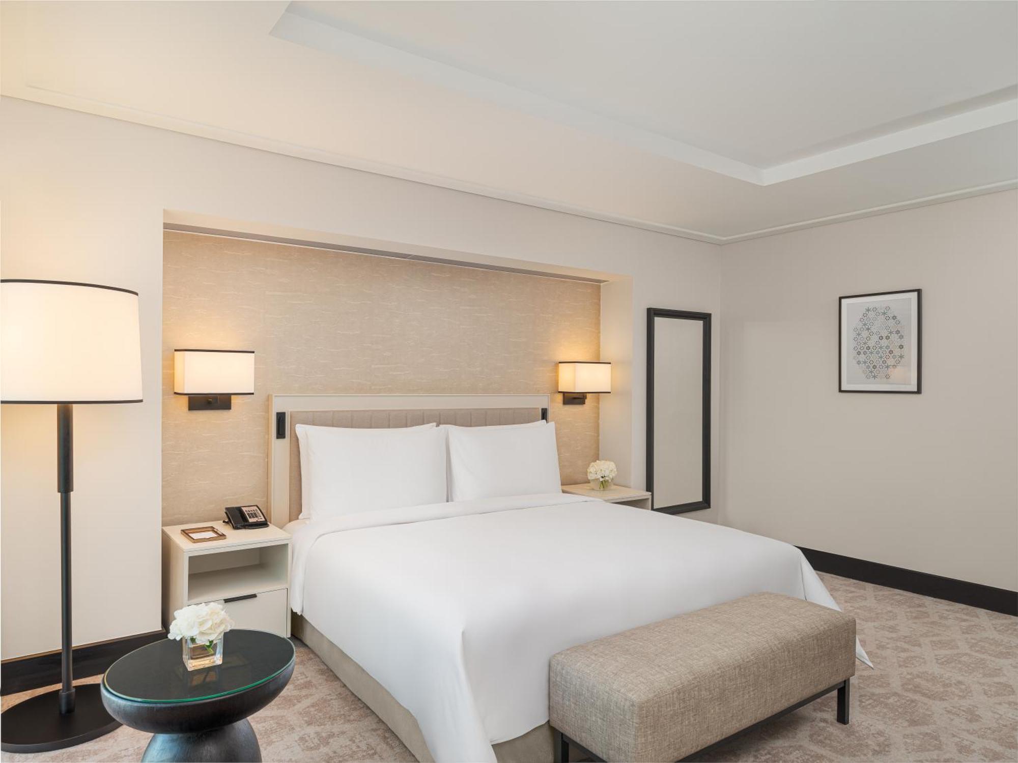 Deluxe Room King City View