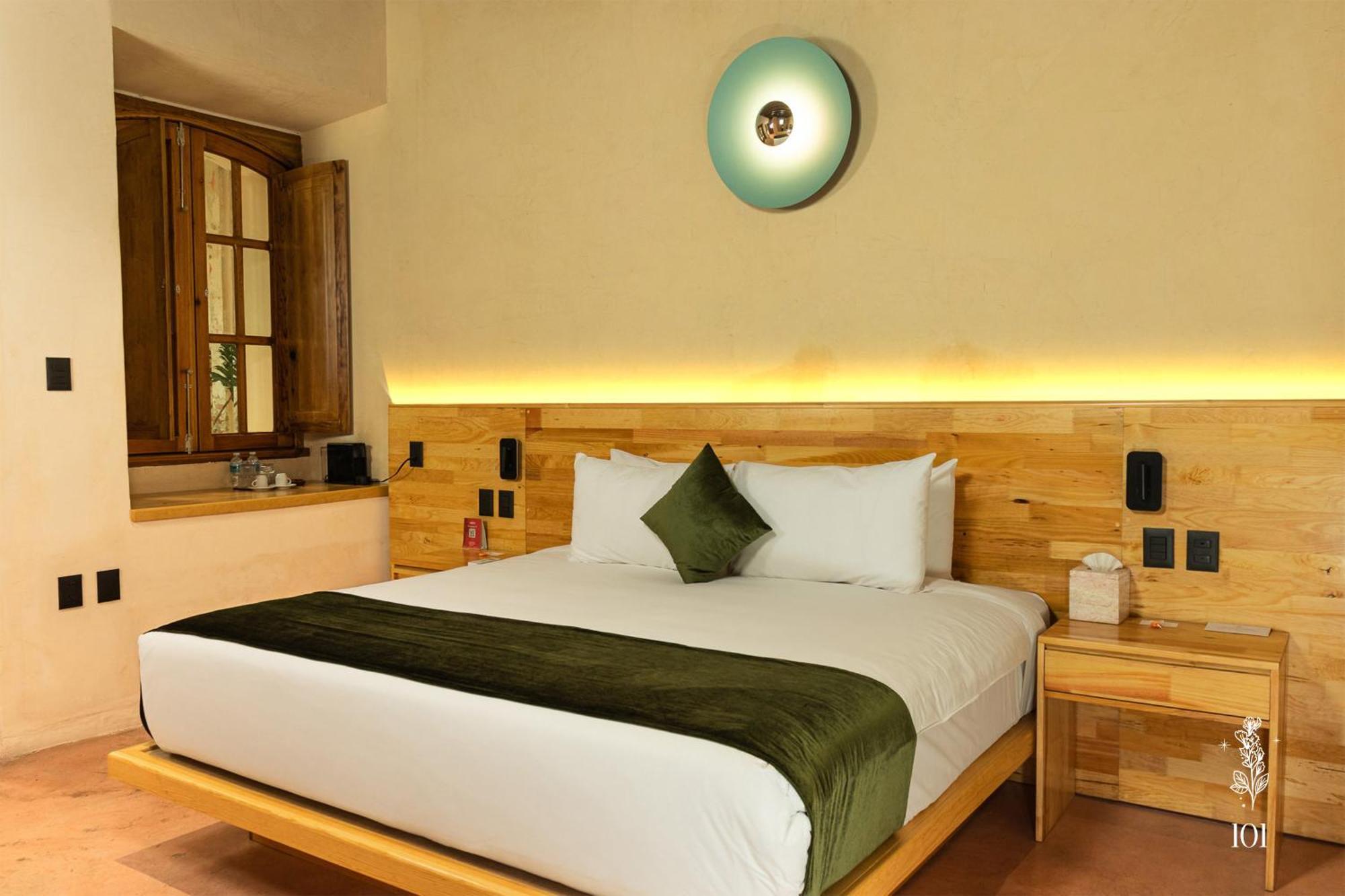 Deluxe Double Room Bath