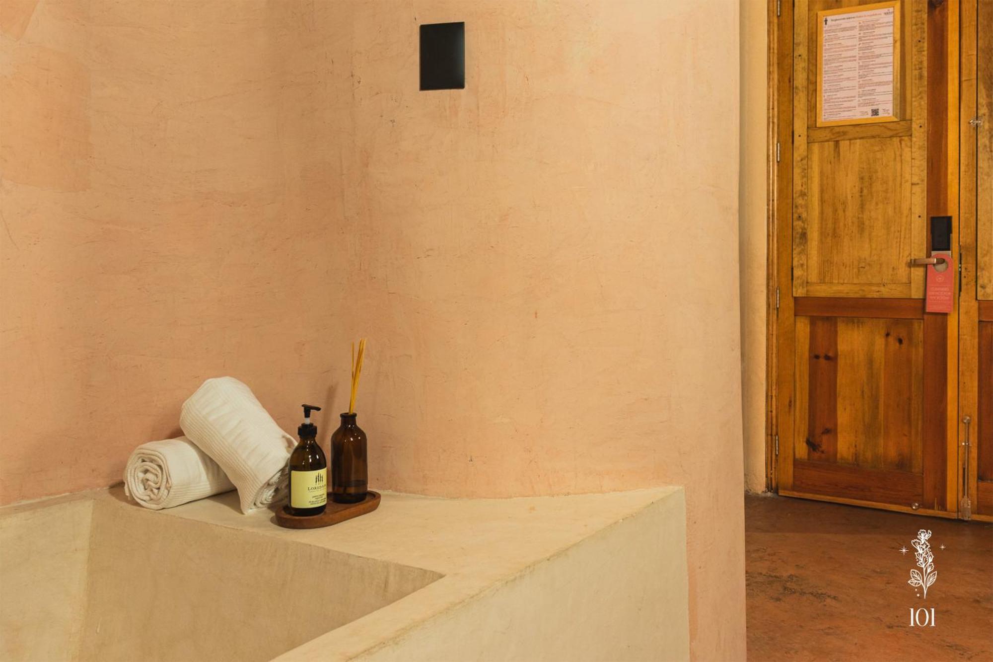 Deluxe Double Room Bath