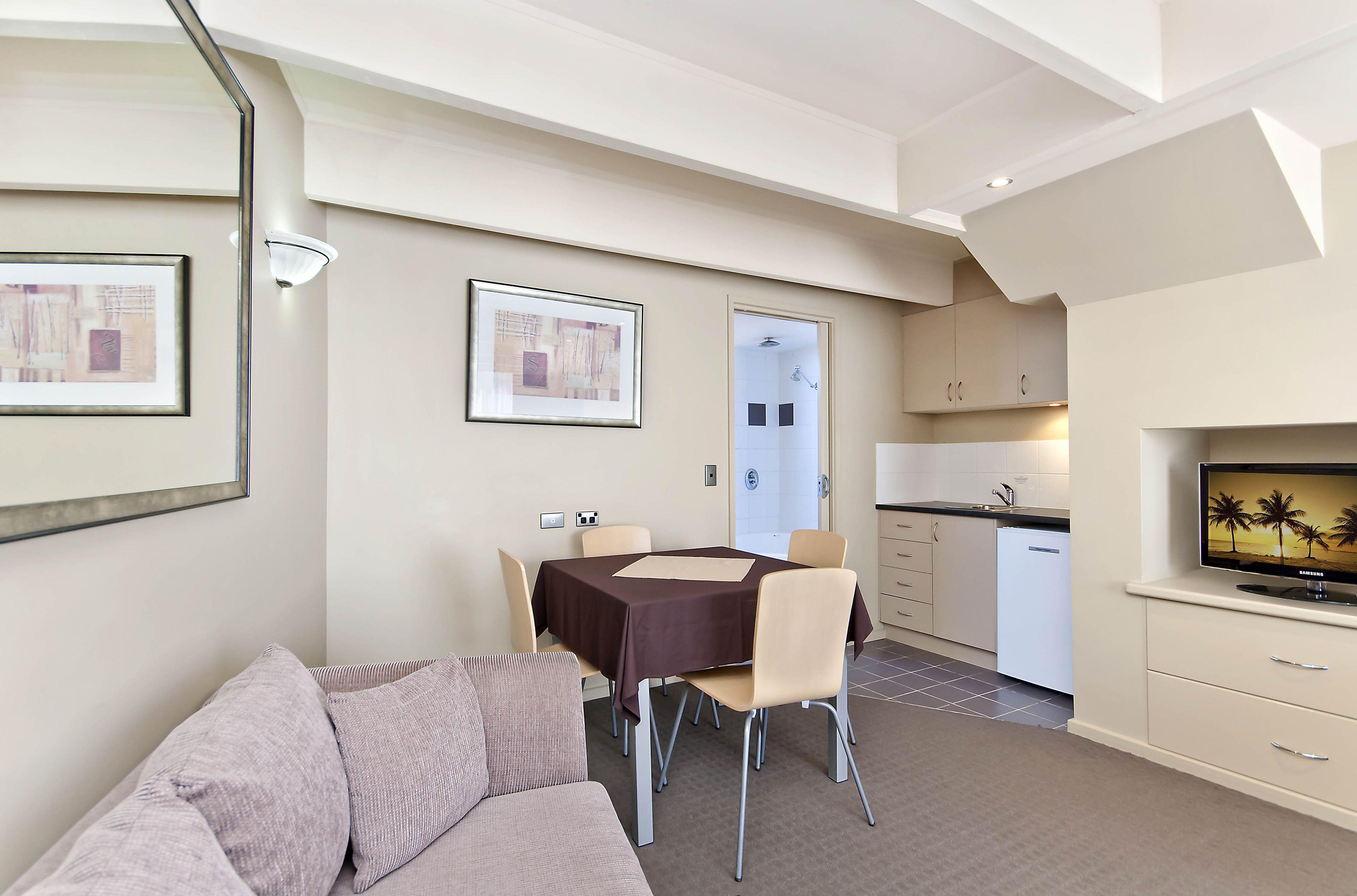 3 Bedroom Suite 2 Queen Beds 2 Single Beds or Non Smoking