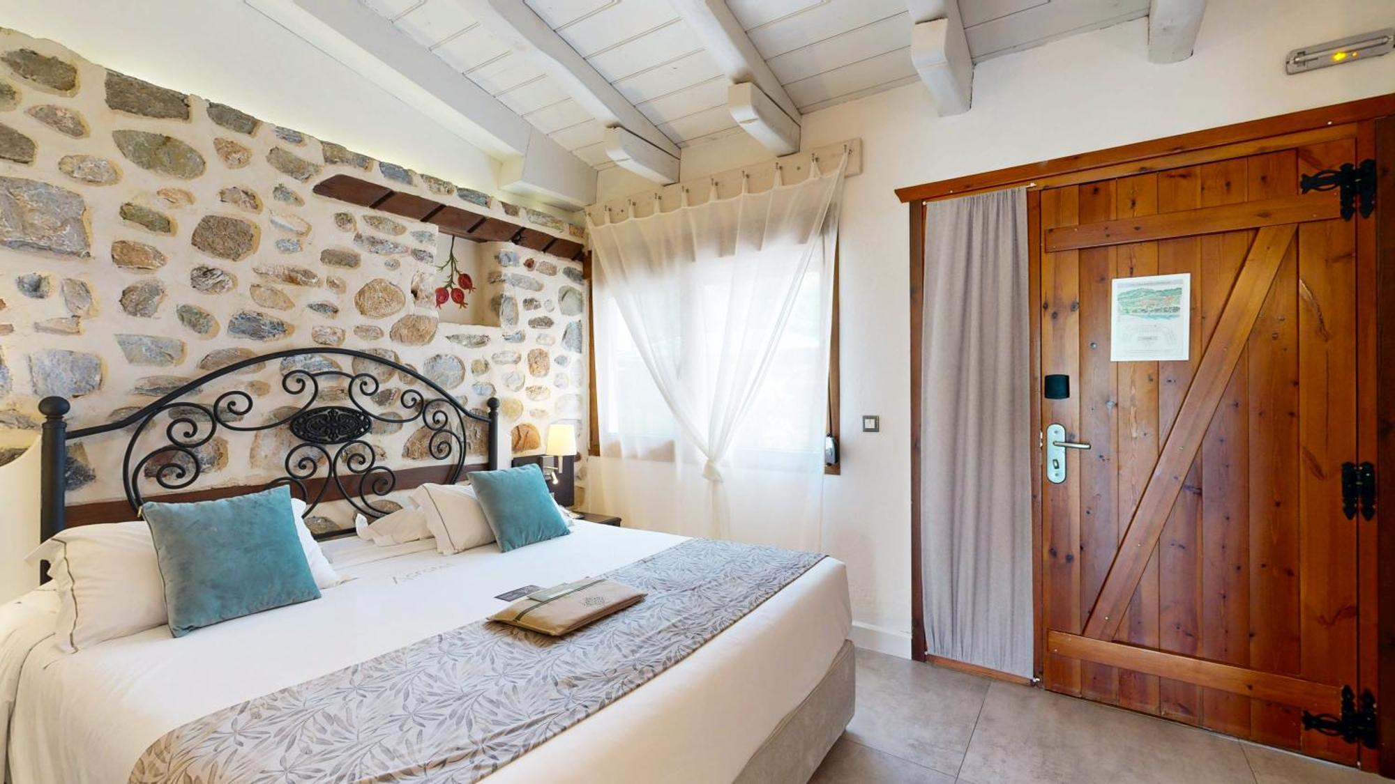 Maisonette Front Pool