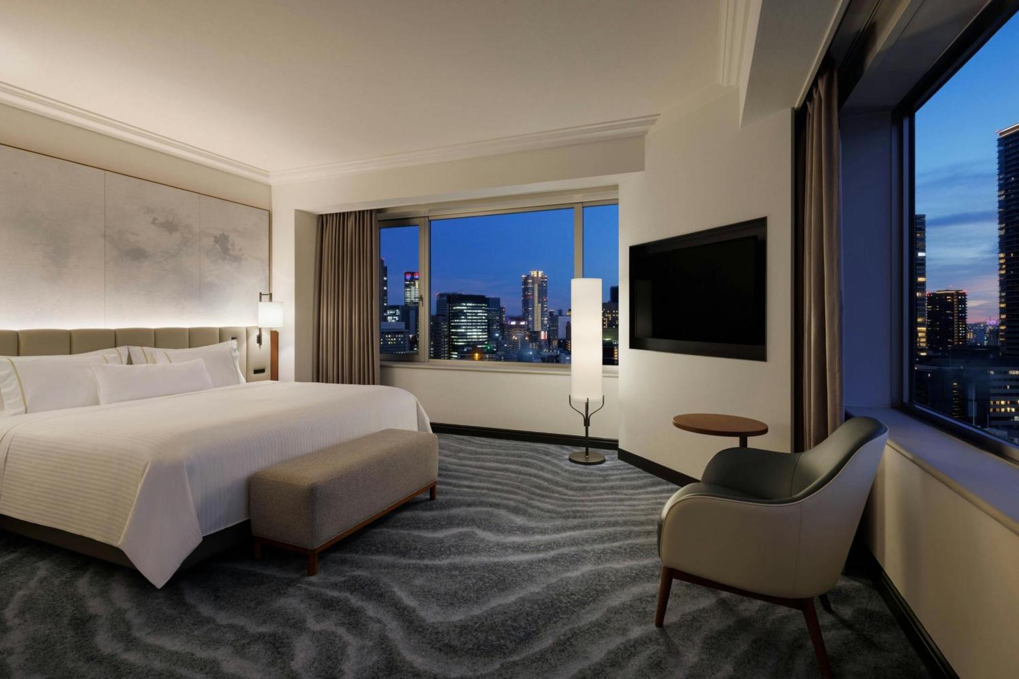 Corner King Suite