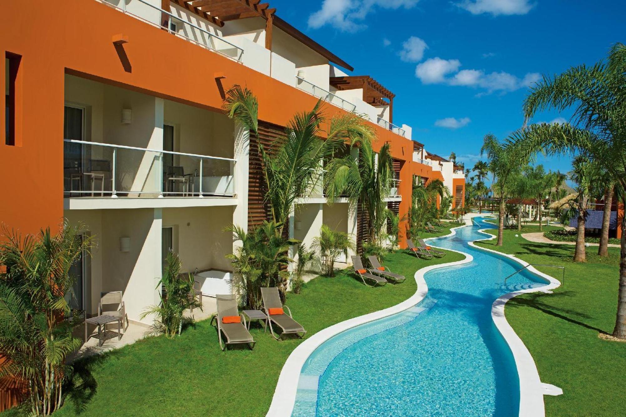 Allure Junior Suite Swim Up King,686338647:JPEG