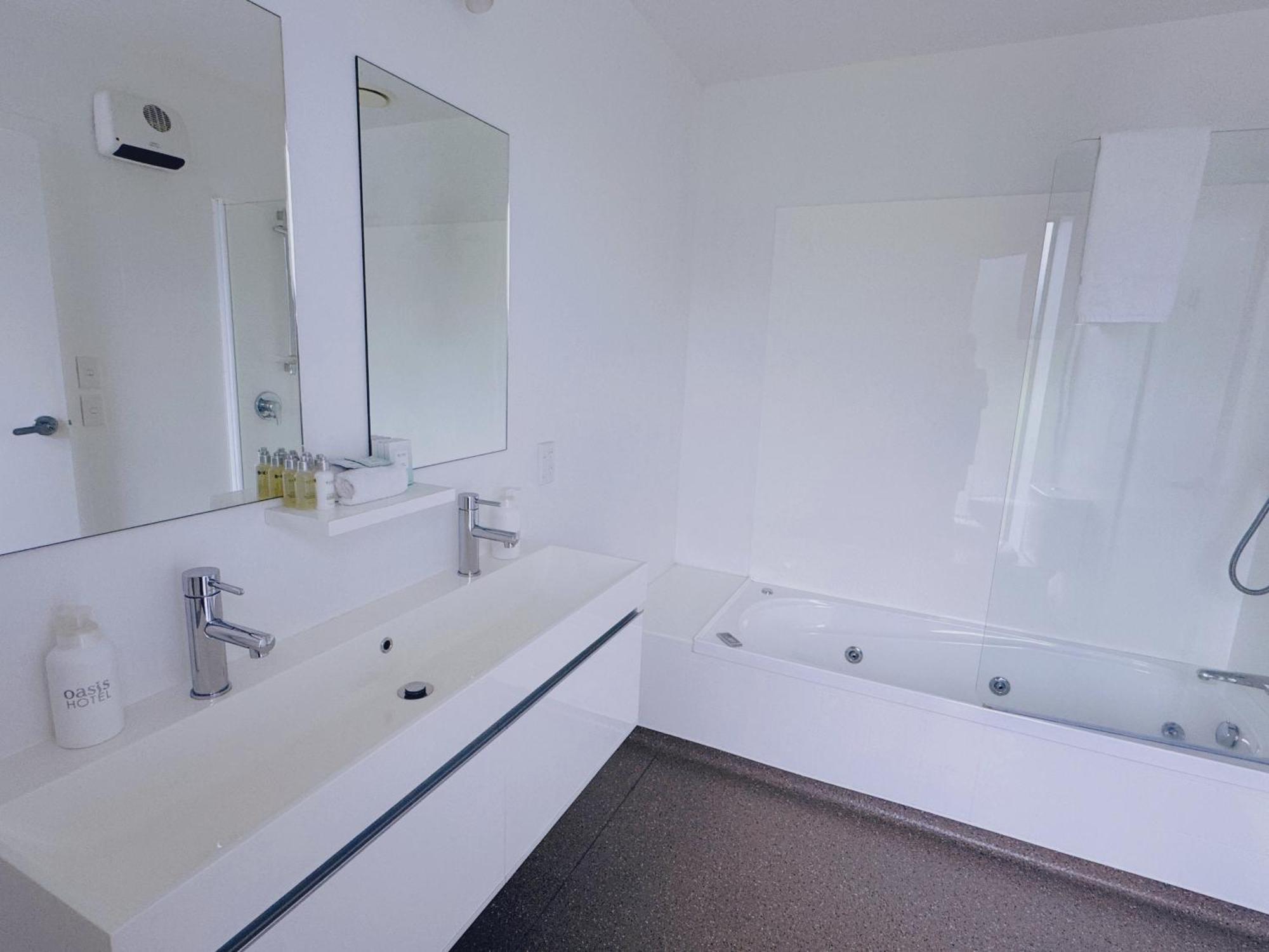 Luxury King Suite
