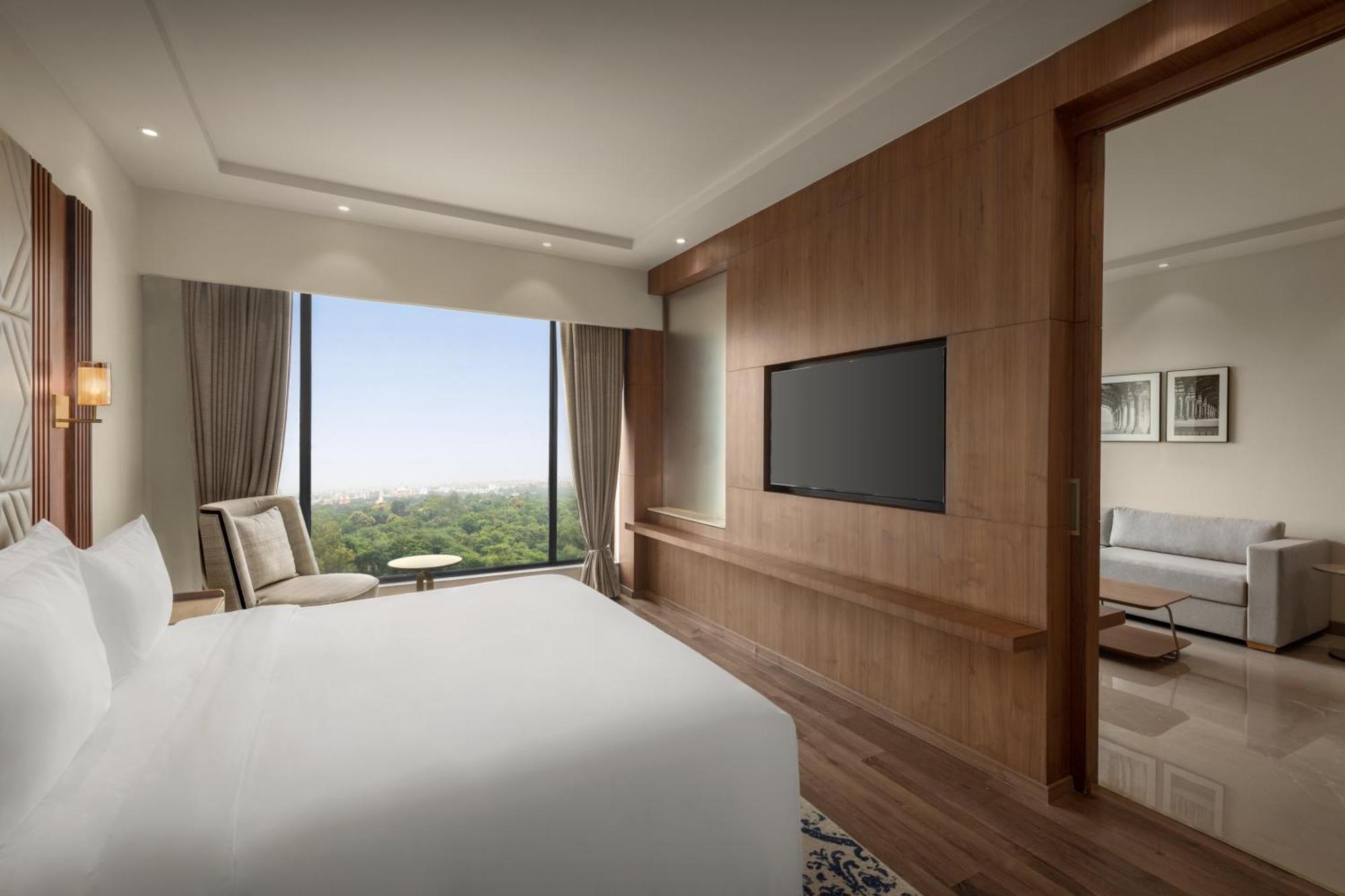 Suite Room SPEND 1000 SERVICES WORTH 2000