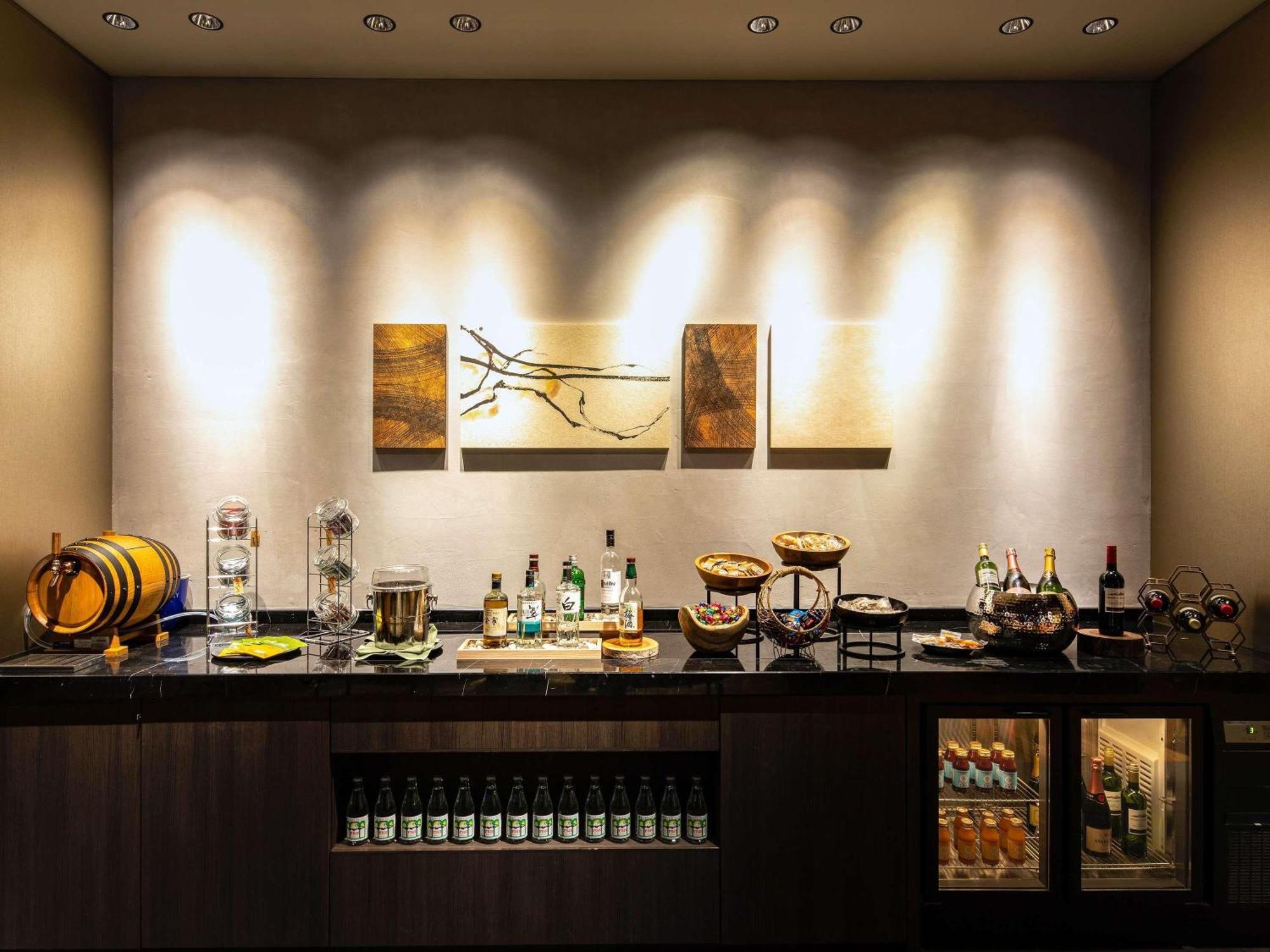 Superior Executive King Room Lounge Access