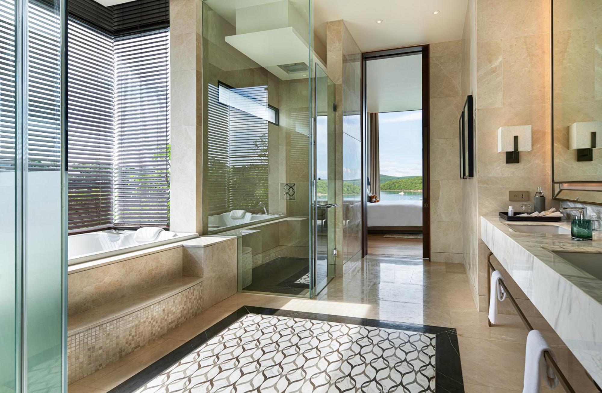 Four-Bedroom King Suite Ocean View Infinity Pool Hilltop Cliff