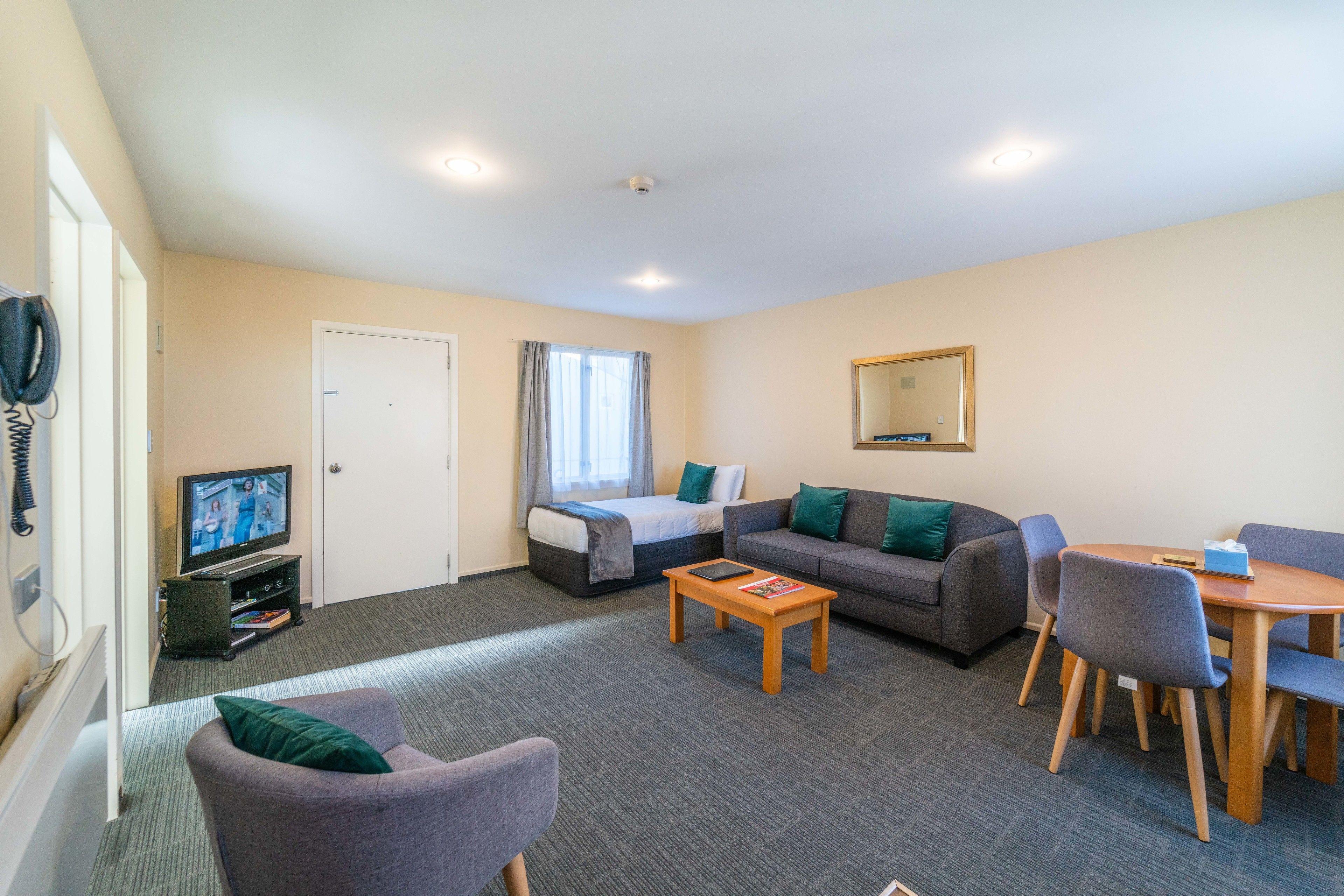 Superior One-Bedroom Apartment