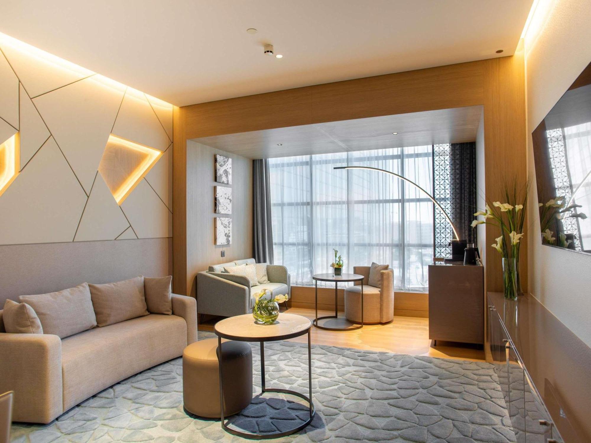 Junior King Suite with City View