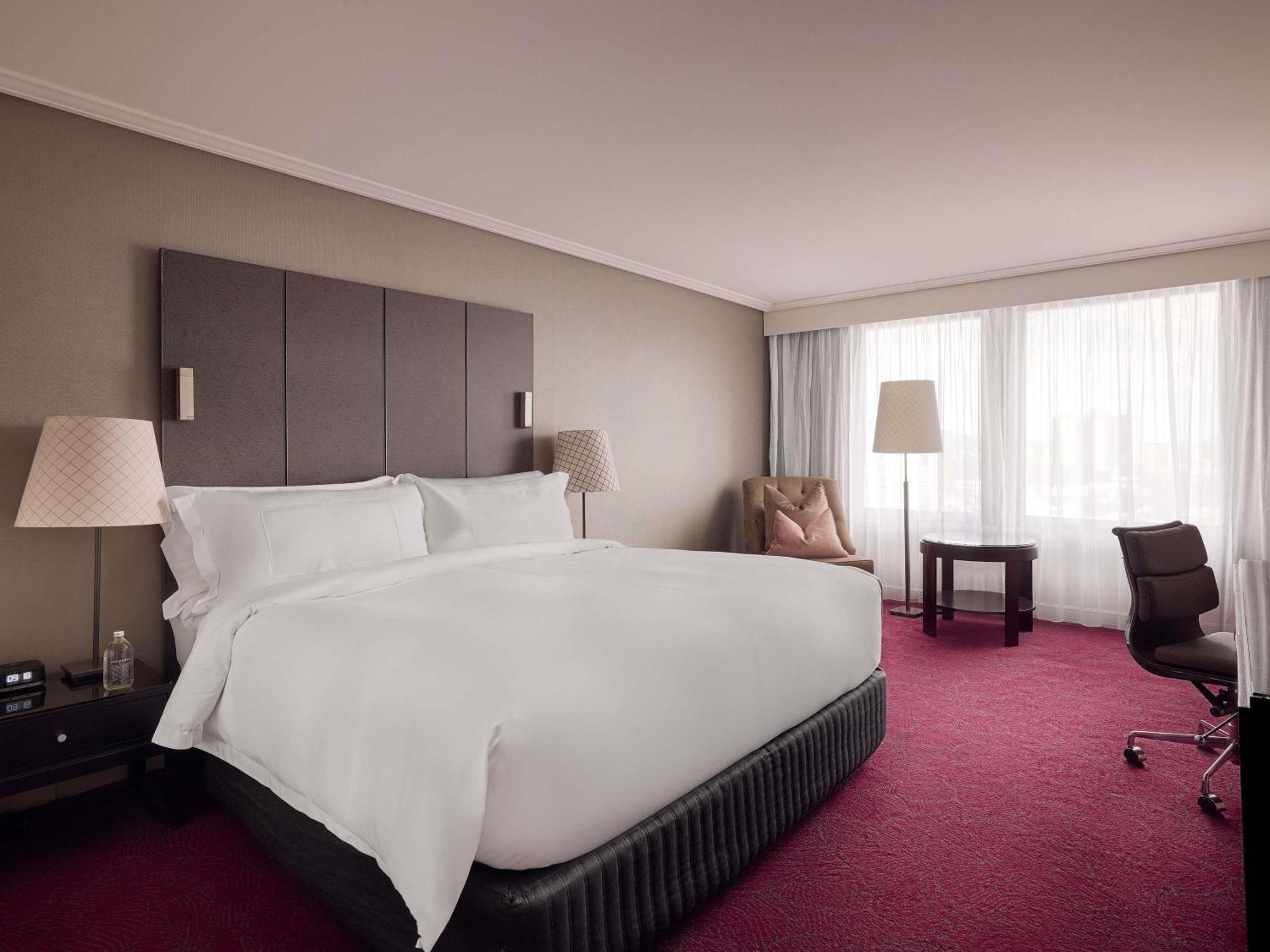 SUPERIOR ROOM King Bed,1717010347:JPEG