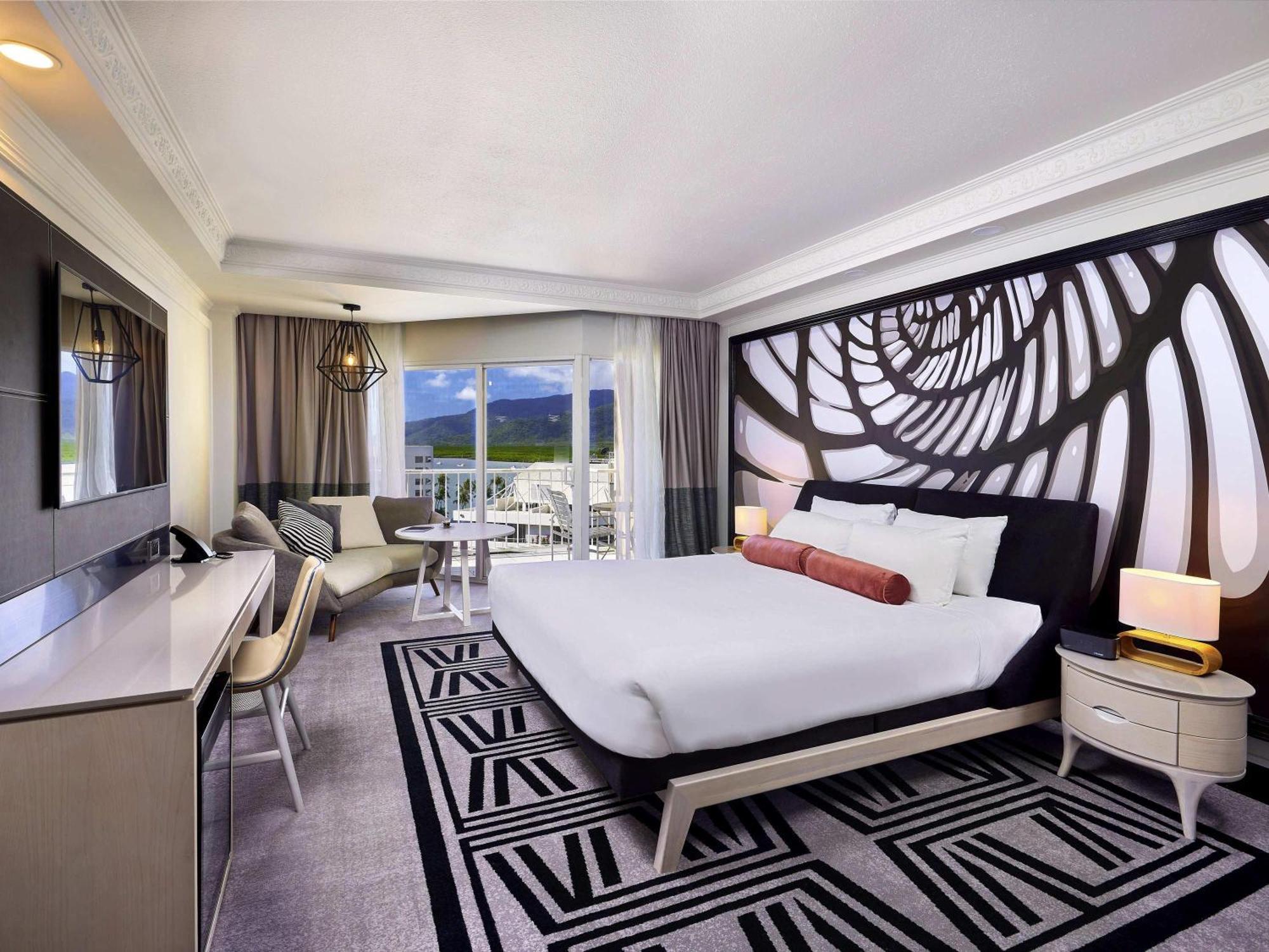 Rejuvenated Deluxe King Room with Harbor View,1717027714:JPEG