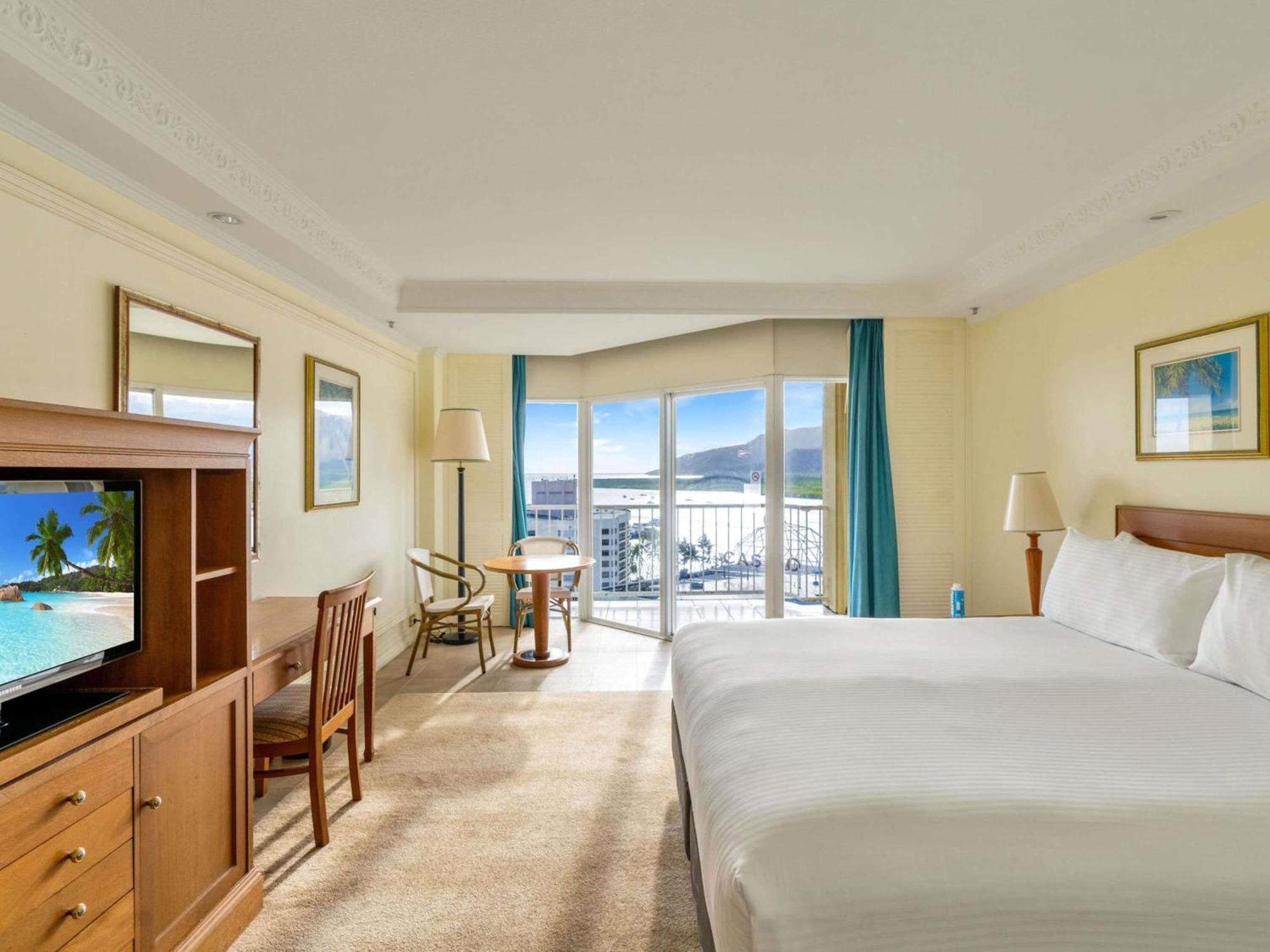 Classic Queen Room with Harbor View,1717027856:JPEG