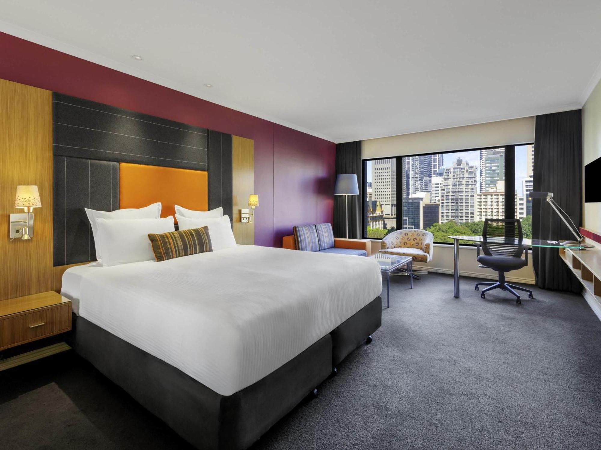 Superior King Room Hyde Park View