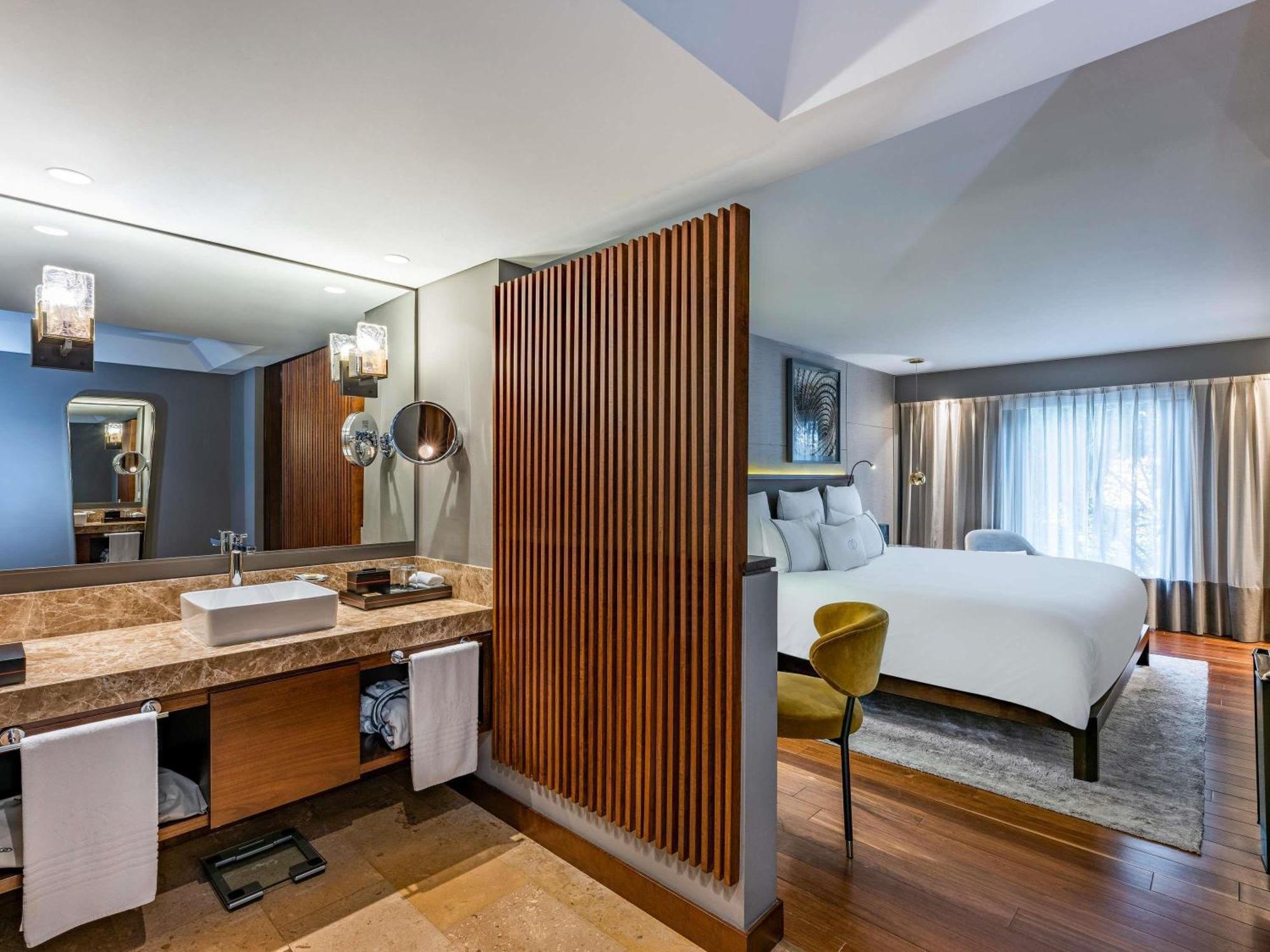 Luxury King Room