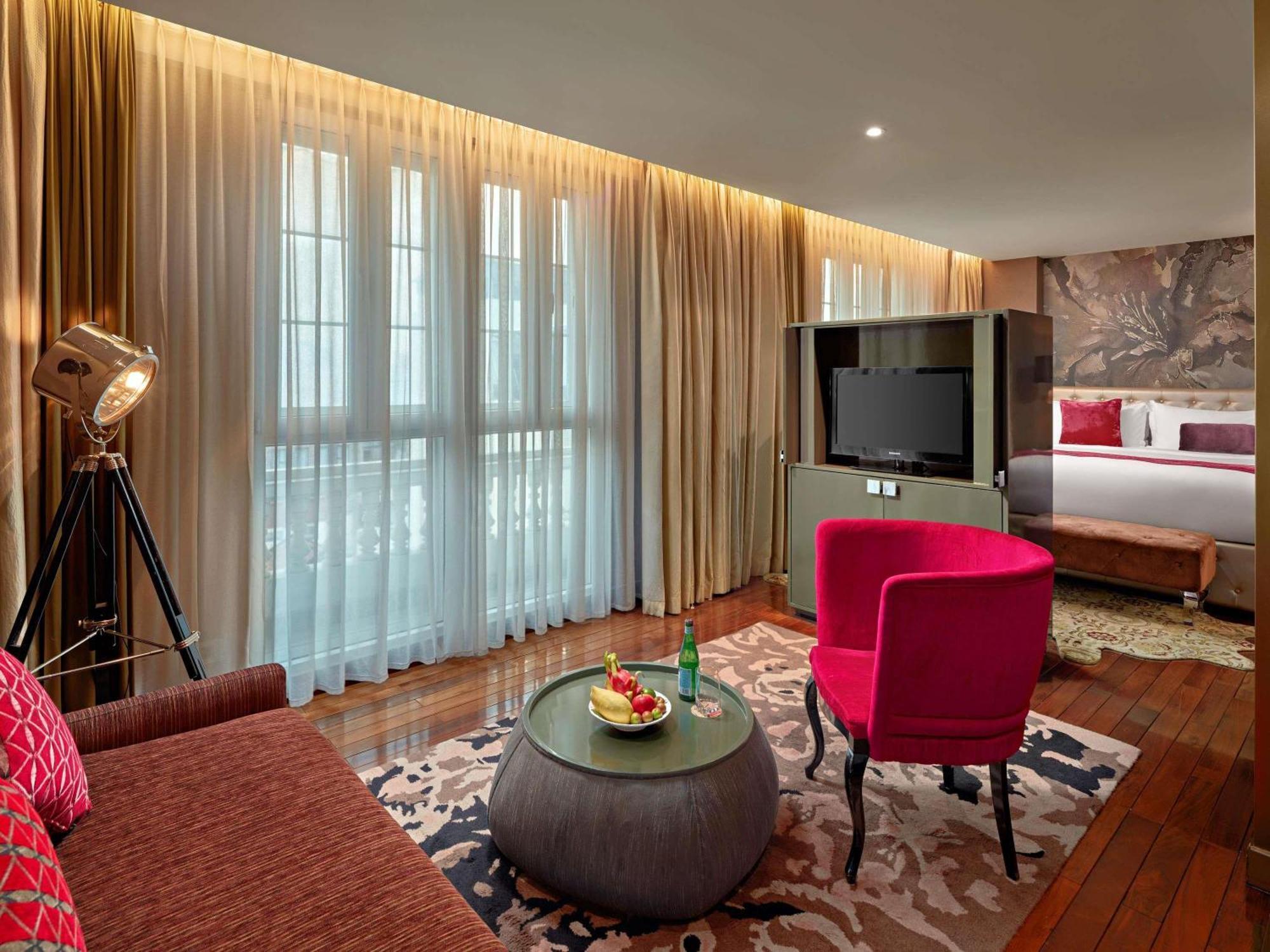 Junior King Suite Opera House View