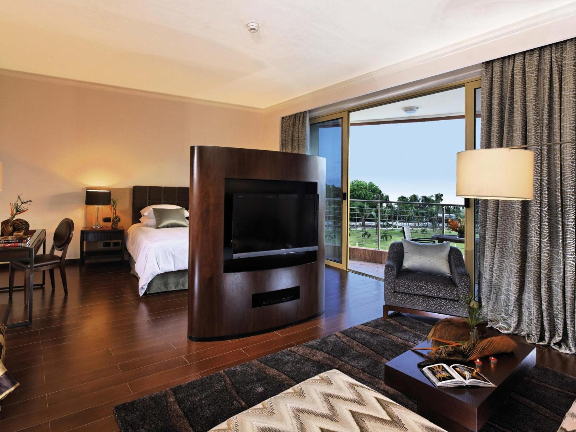 Deluxe Suite with Pool View,1717082292:JPEG