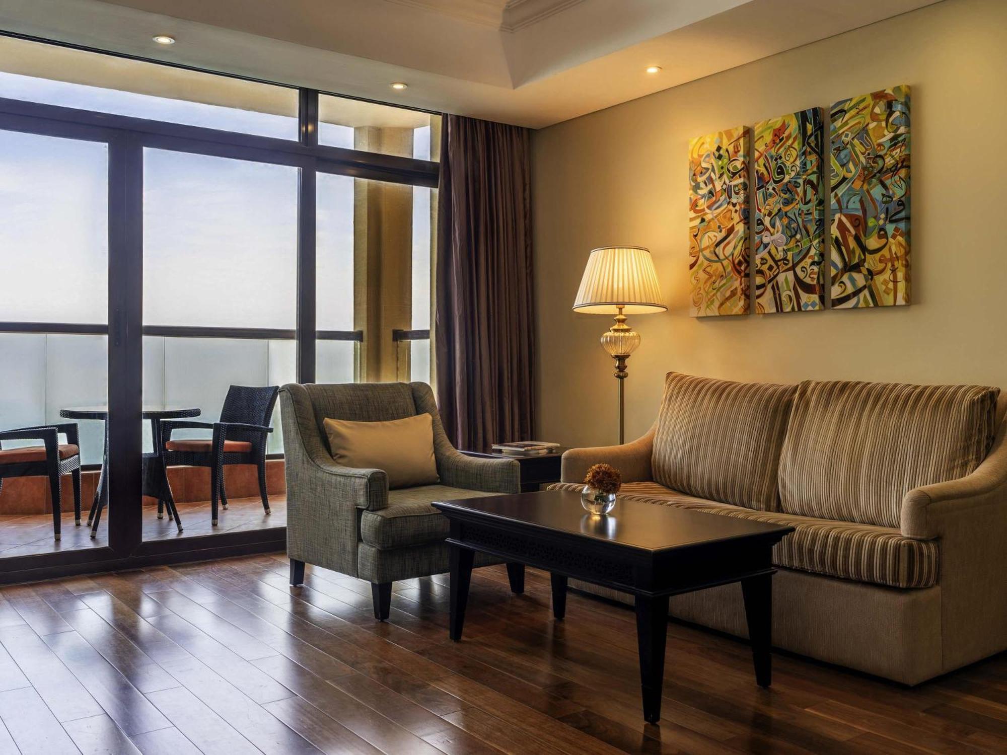 Three-Bedroom Suite One King Two Twin Beds,1717085793:JPEG