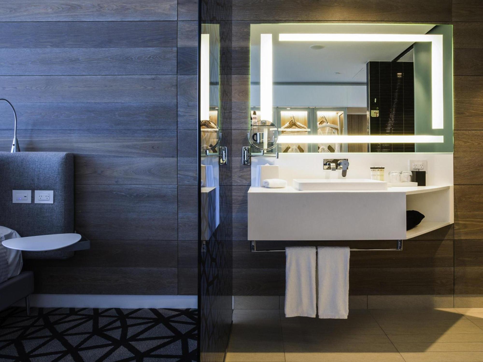 Deluxe Executive King Room High Floor