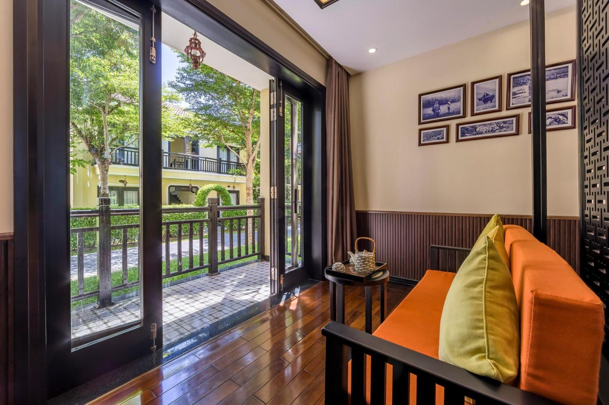 Bungalow Garden View