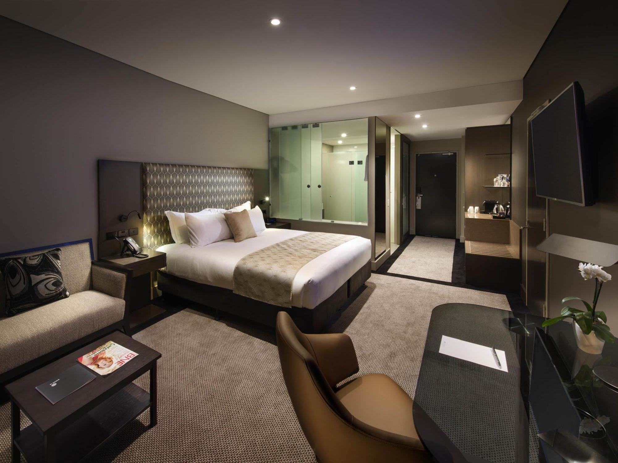 Deluxe Executive King Room Lounge Access