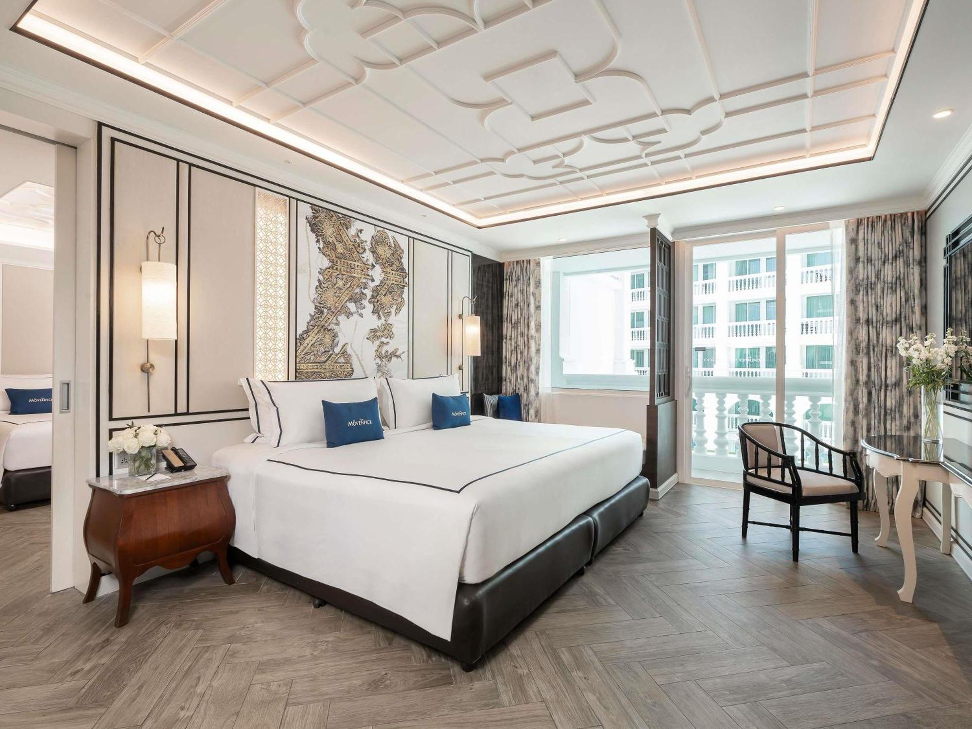Family Suite with One King Bed and 2 Single Beds,1717156328:JPEG
