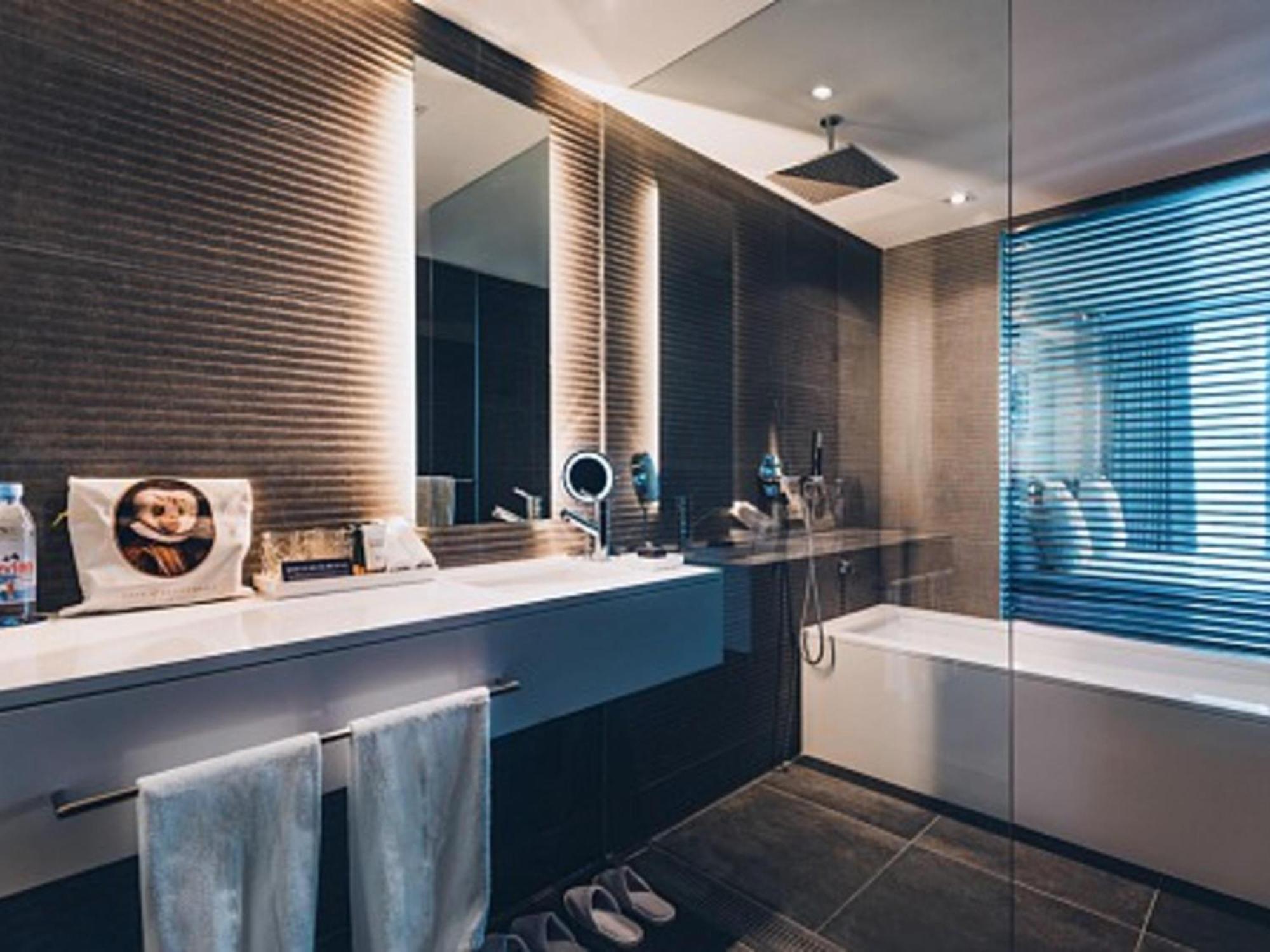 Deluxe King Suite
