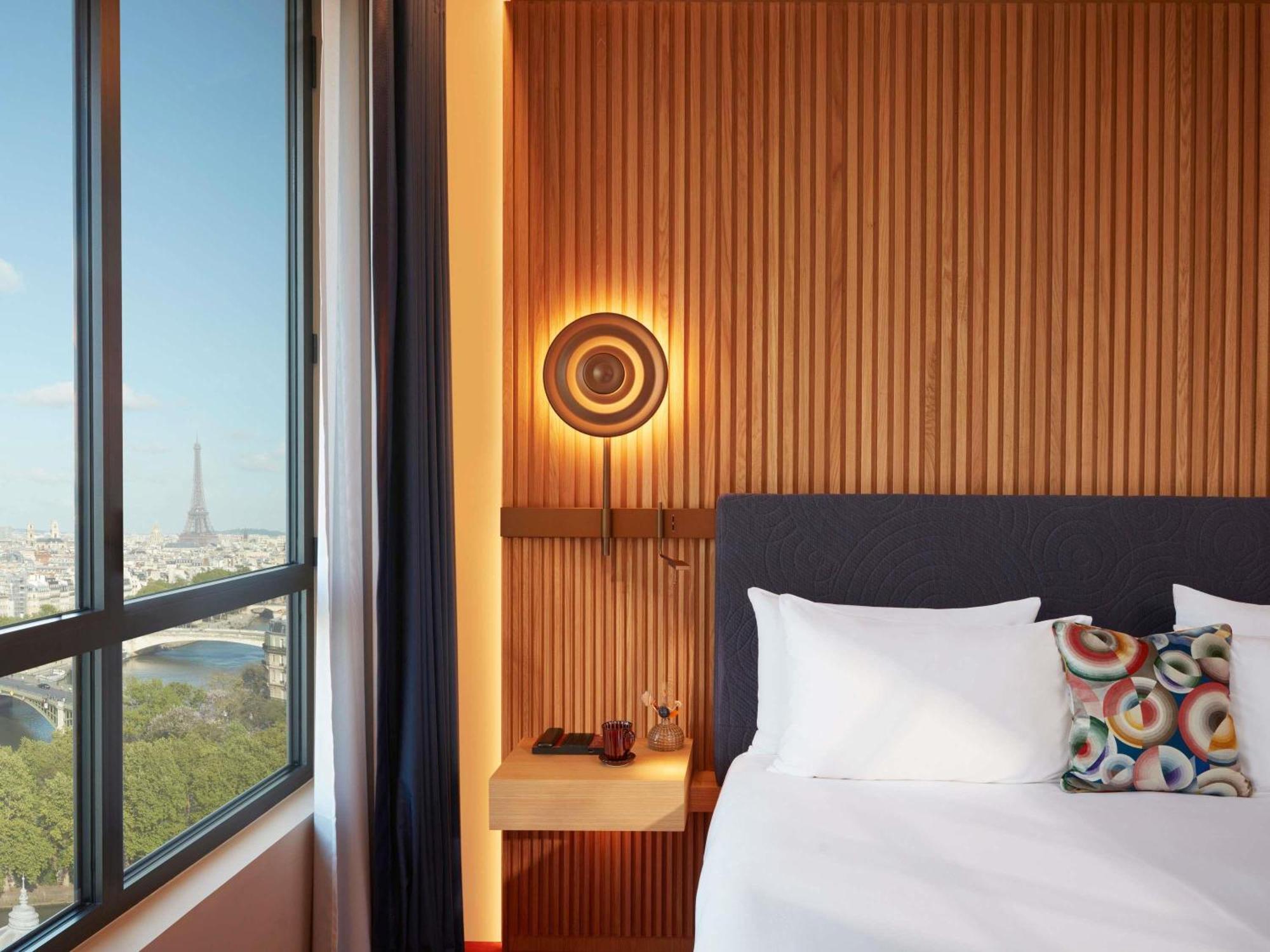 Iconic Paris Skyline room - River Seine and Eiffel Tower view,1718540174:JPEG