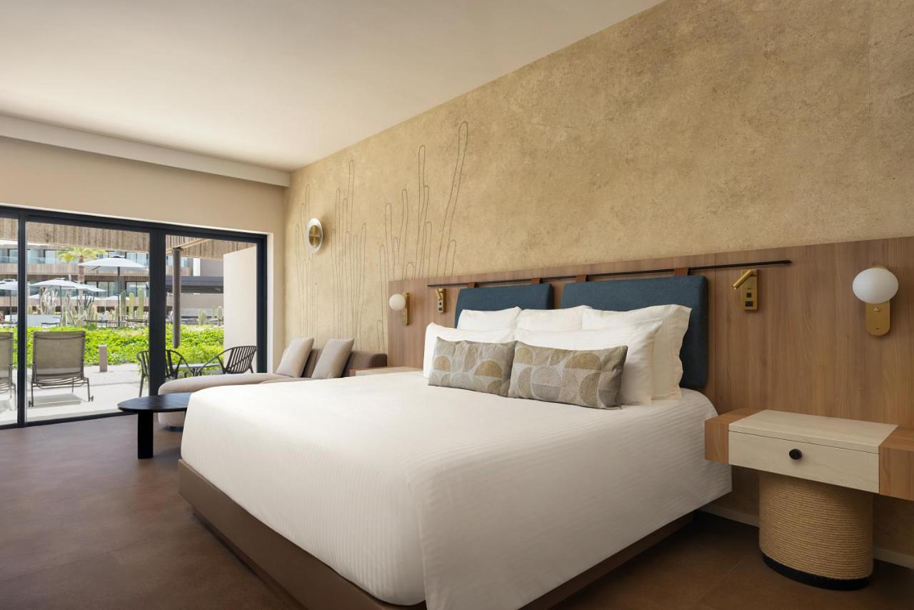 Junior Suite Poolside Terrace King,1720113133:JPEG