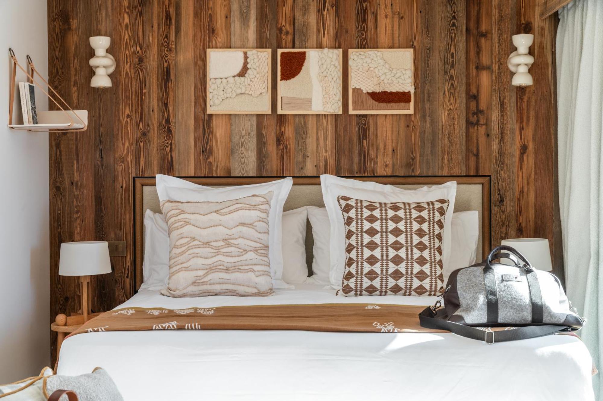 Deluxe King Room with Mountain View