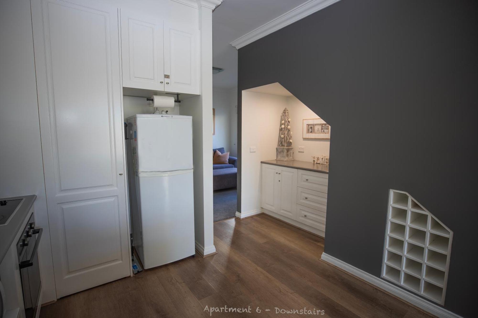 One-Bedroom Apartment Unit 6