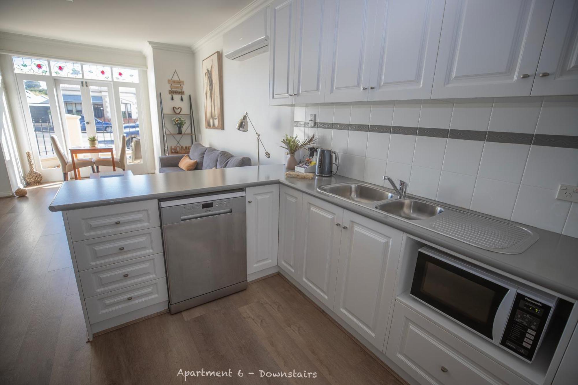 One-Bedroom Apartment Unit 6