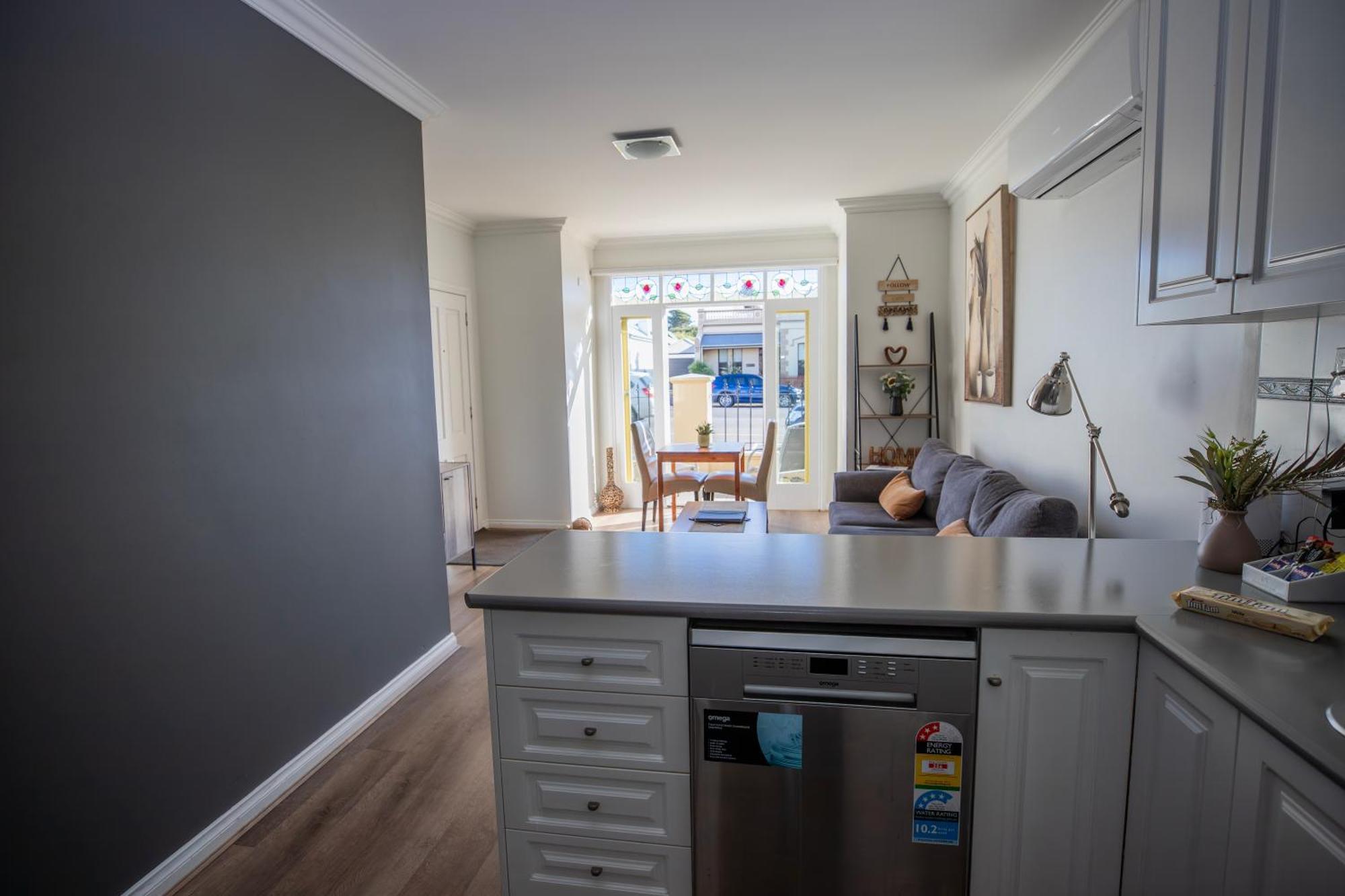 One-Bedroom Apartment Unit 6
