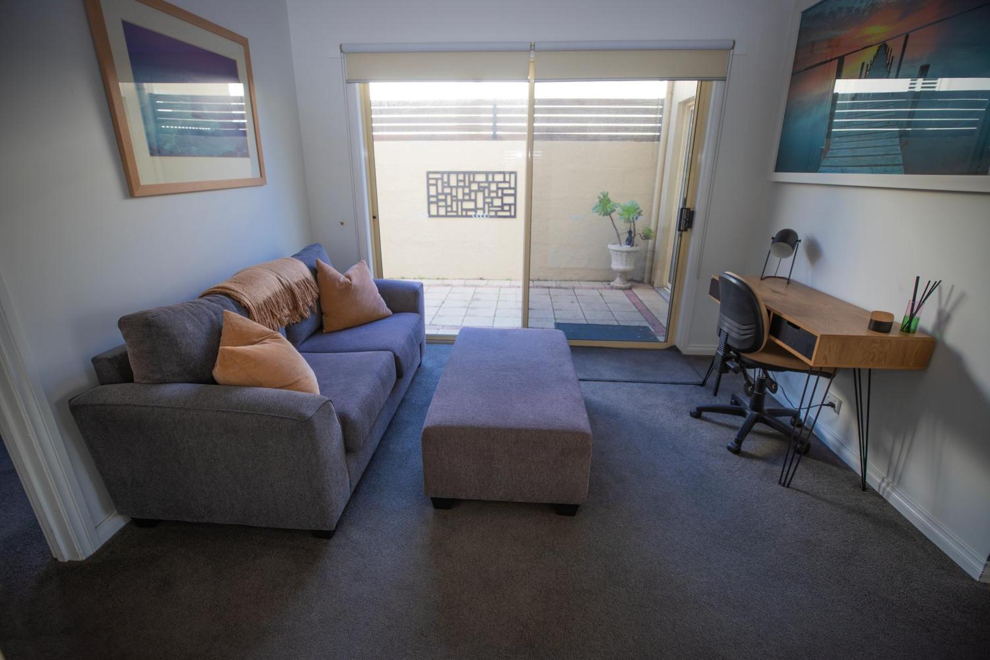 One-Bedroom Apartment Unit 6