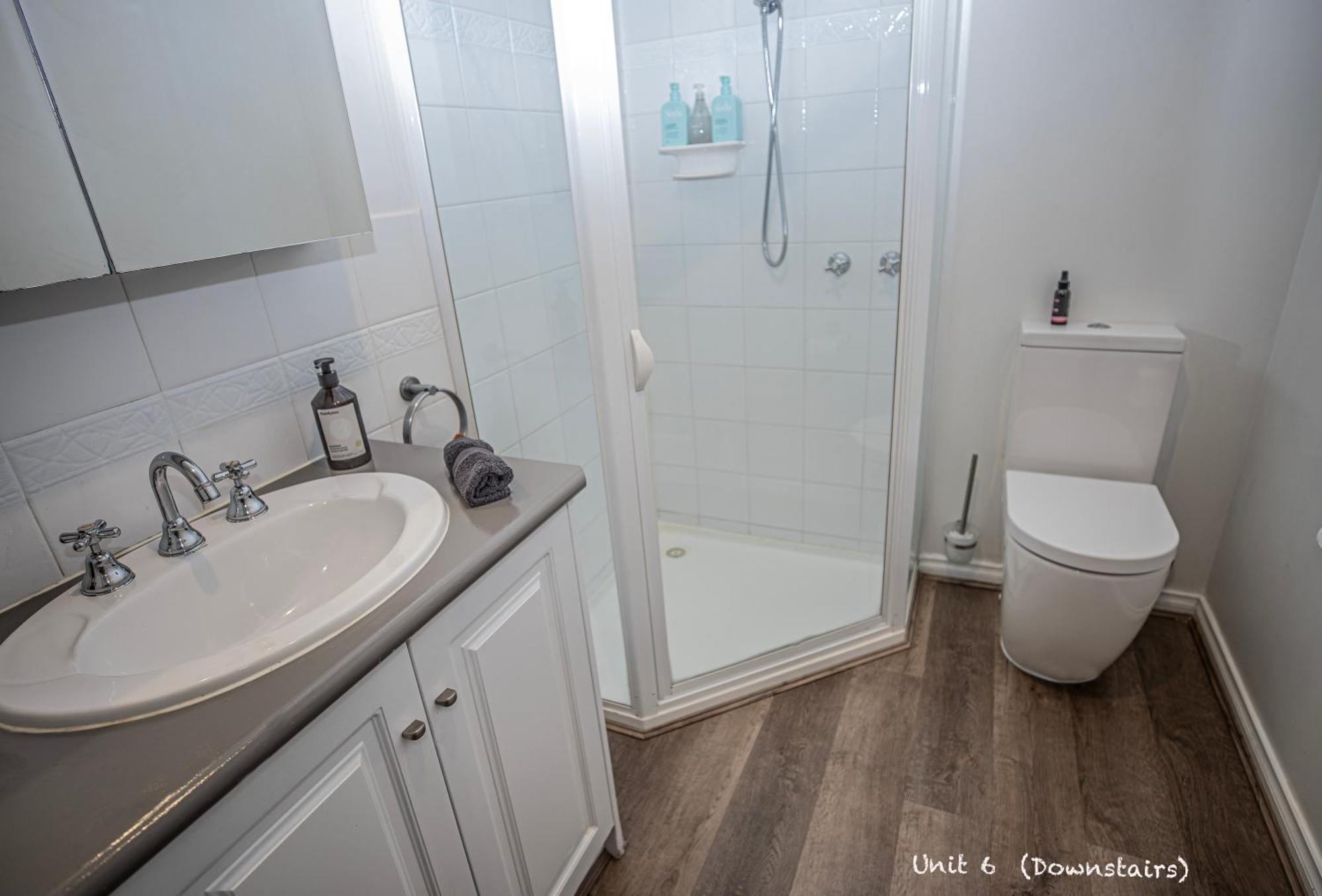 One-Bedroom Apartment Unit 6