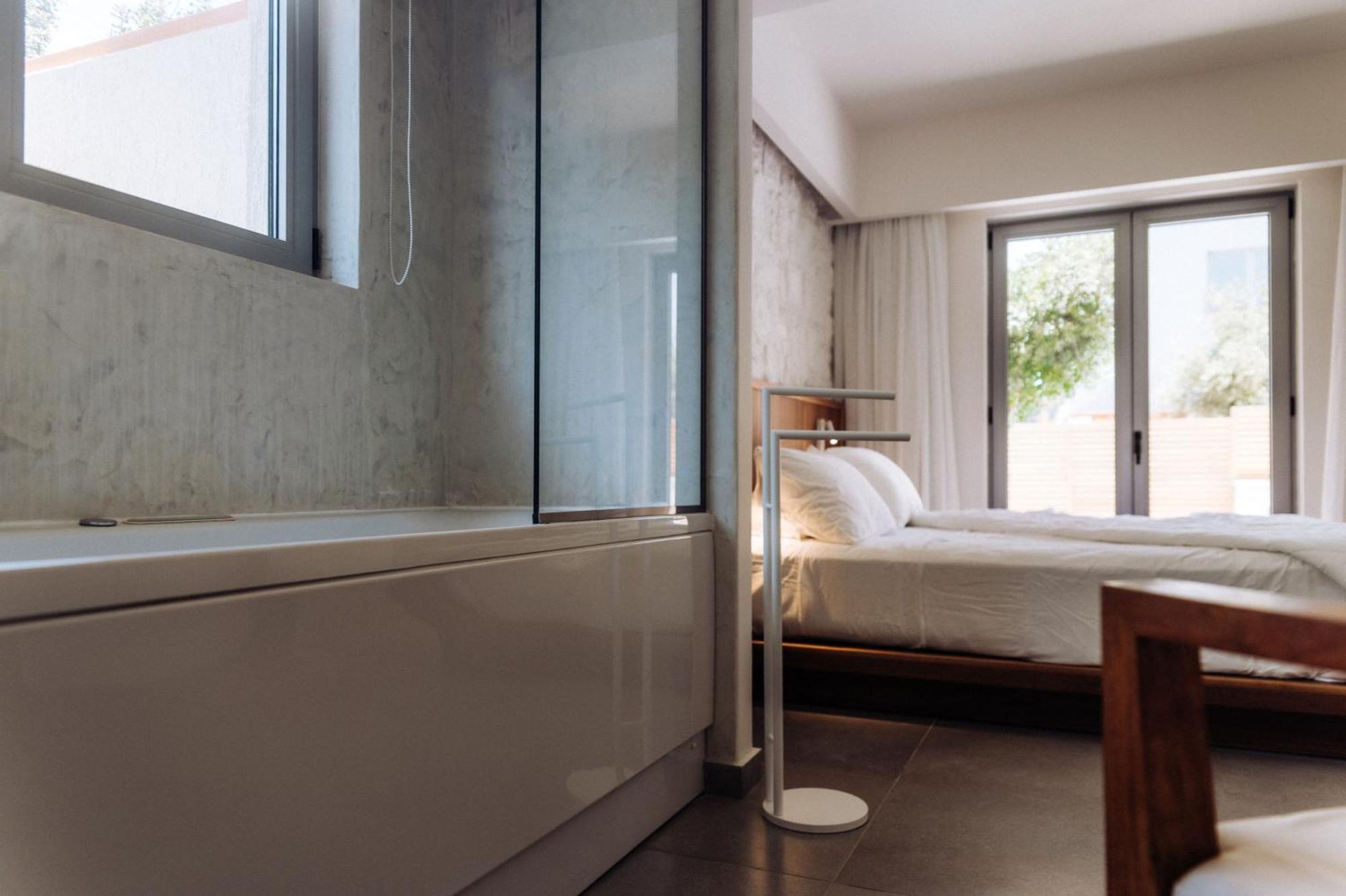 Suite with Private Pool,1723000113:JPEG